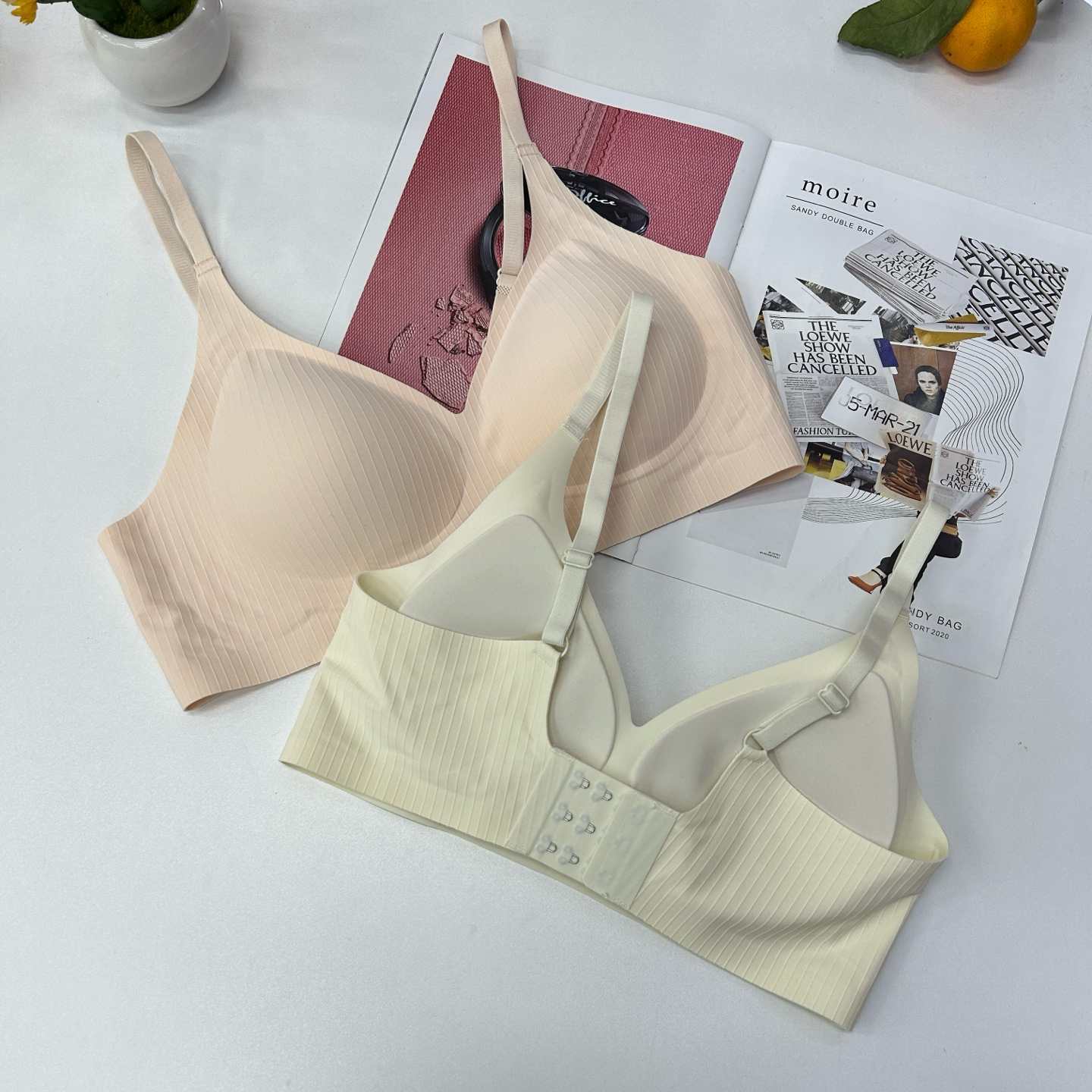 8805# Export lingerie: Slim Waist Sexy Seamless Lingerie, small chest Lift, Gathering, Anti-sagging, women's breast Bra, Soft Support Bra, QNI details Picture