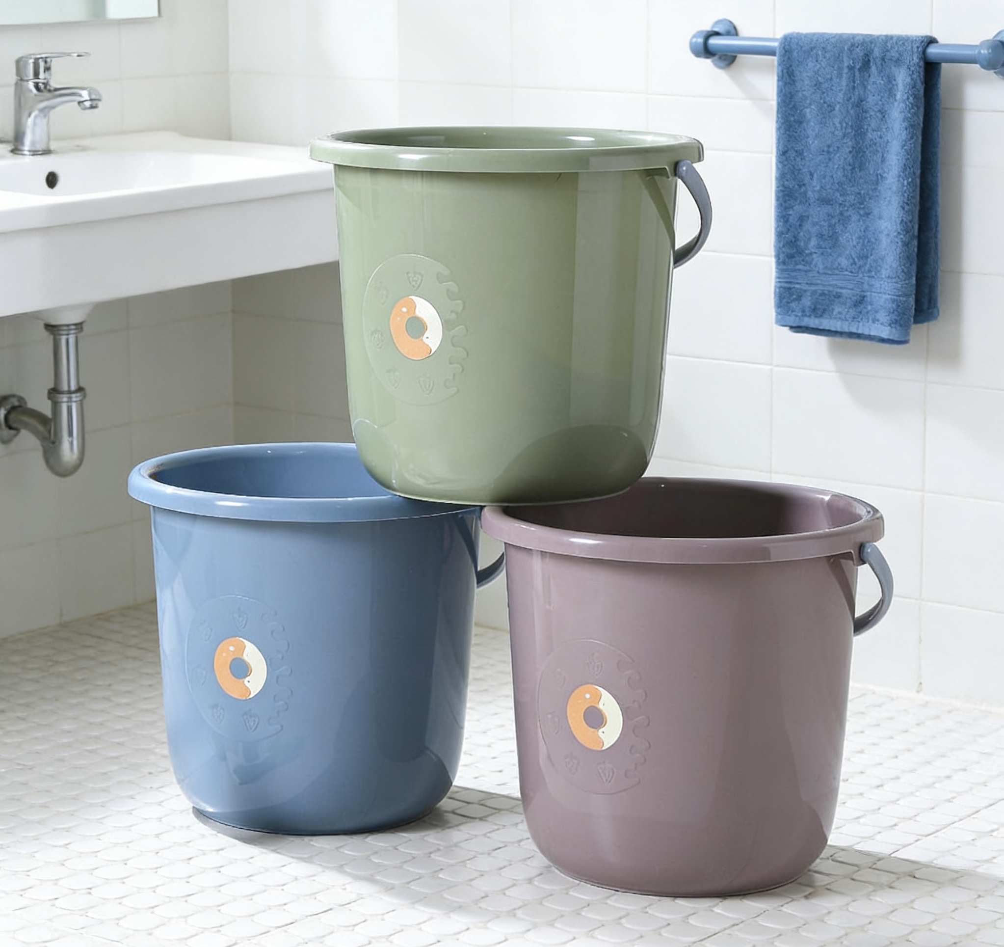 Selected solid color water buckets are best-selling home cleaning and storage tools. The preferred solid color water buckets are now available. They are essential items for home cleaning and organization, and are available for wholesale at an extremely good price Application Scenario