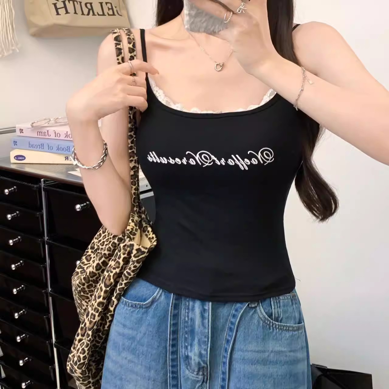 The hot girl patchwork small halter top is a top for women to wear inside and outside with a chest pad and letter-embroidered halter Specification image