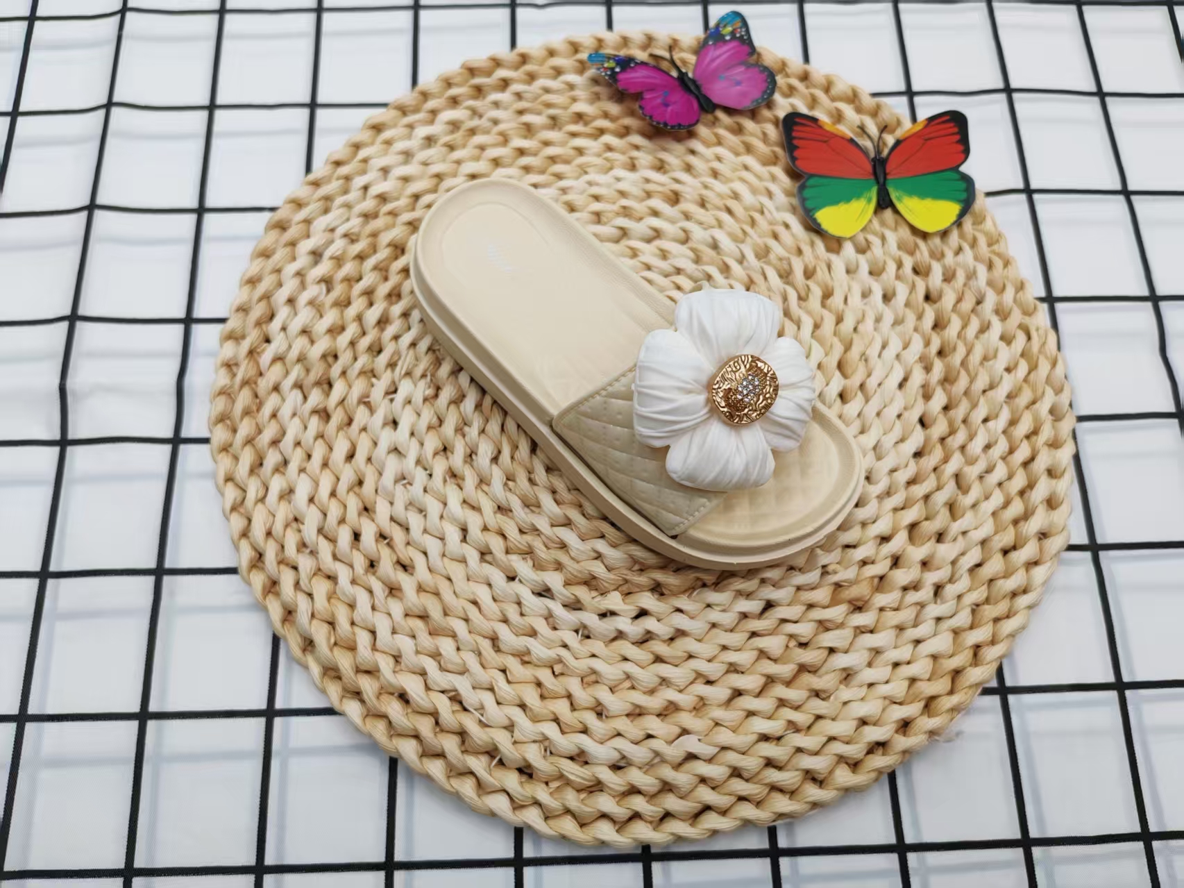 2025 Summer new trendy, versatile and cute flower-soled children's fashion slippers details Picture