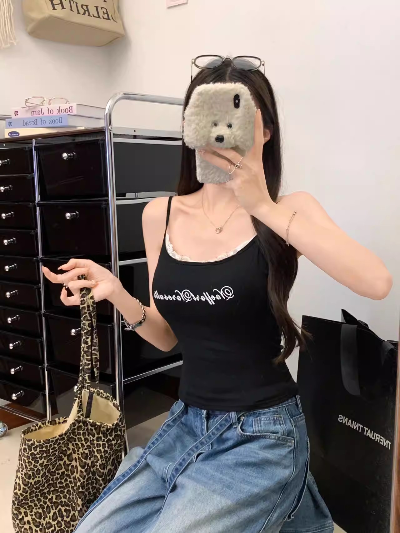 The hot girl patchwork small halter top is a top for women to wear inside and outside with a chest pad and letter-embroidered halter pic 2