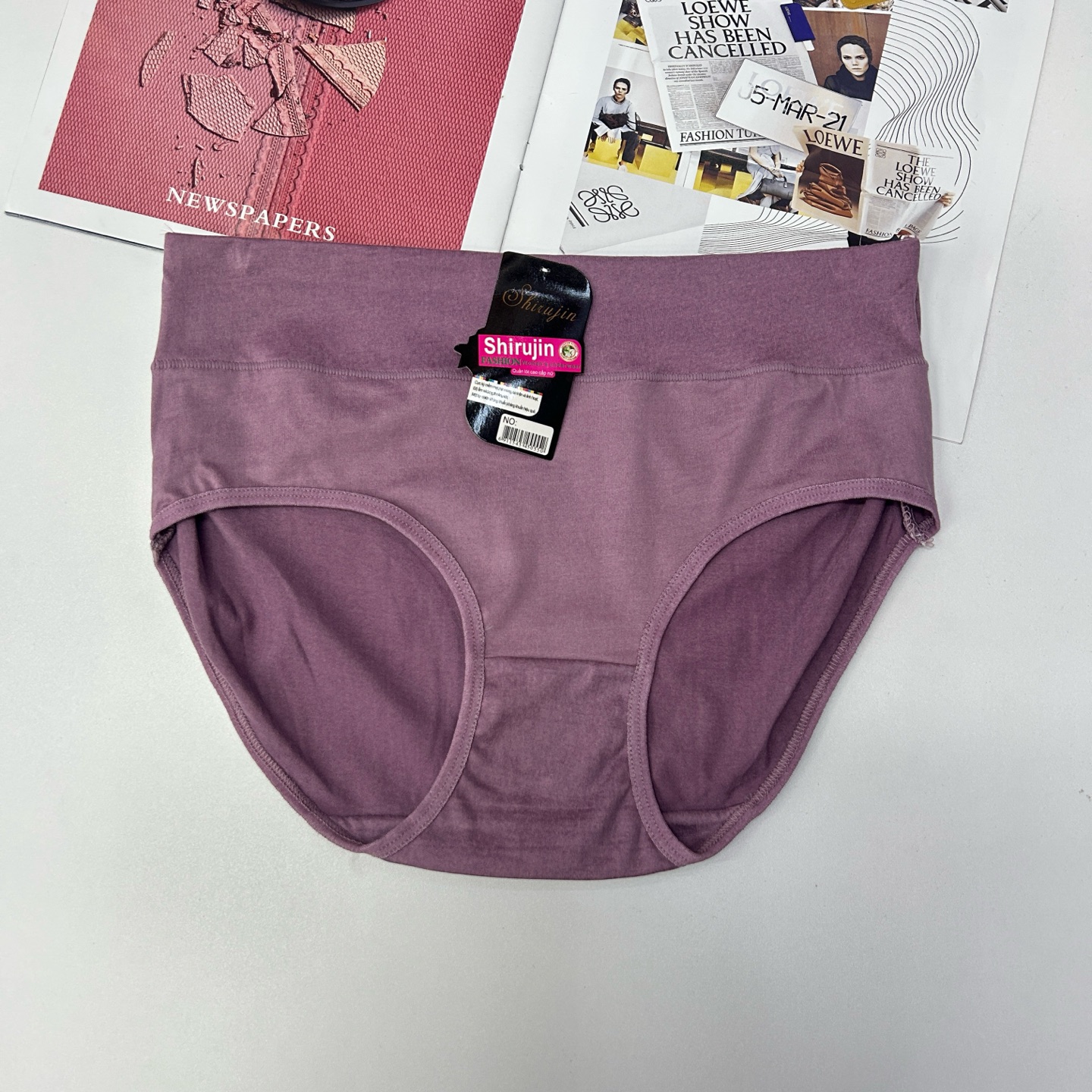 101 Foreign Trade Export Middle East and Africa Women's large-sized underwear in solid color in stock, mid-waist women's triangle pants QNI Application Scenario