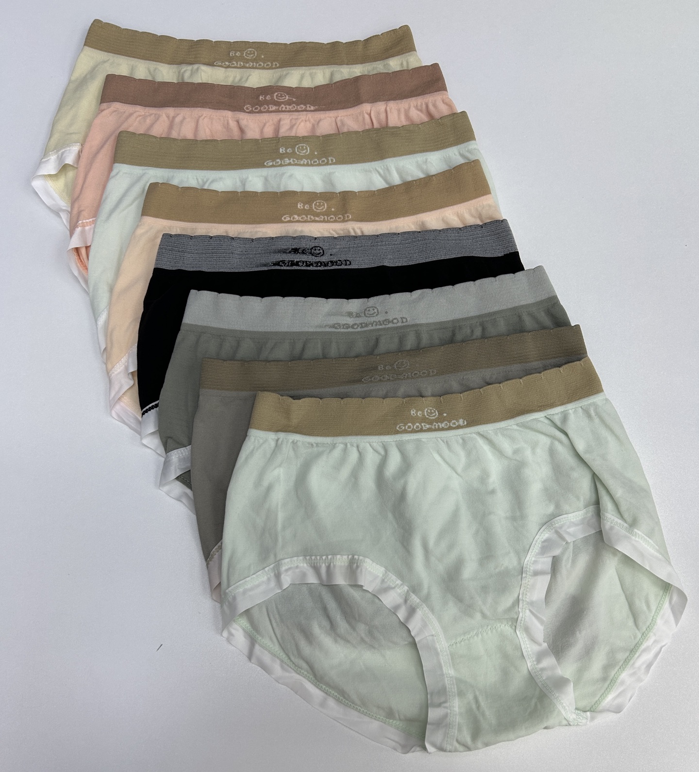 1493# Export to the Middle East and Africa in stock: Smiling, traceless, mid-low waist bag, elastic buttocks, women's inner pants, simple letter waist, breathable, resistant and skin-friendly women's triangle pants QNI Item Picture
