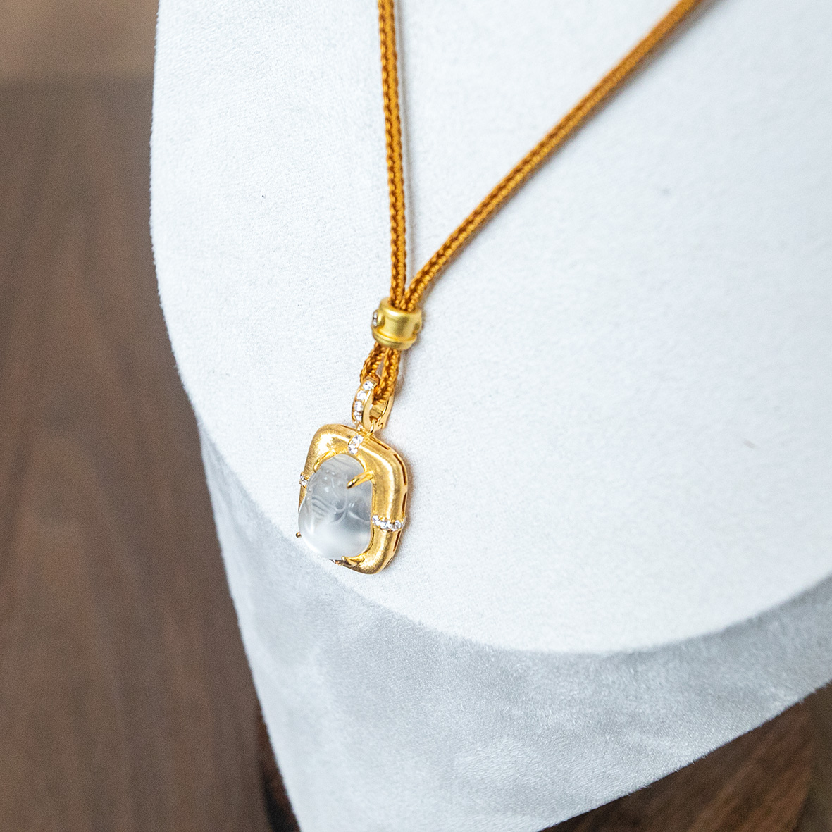 Hand-carved Hetian jade gold-wrapped silver pendant necklace, fashionable and simple, long lanyard accessory for women, elegant and versatile Specification image