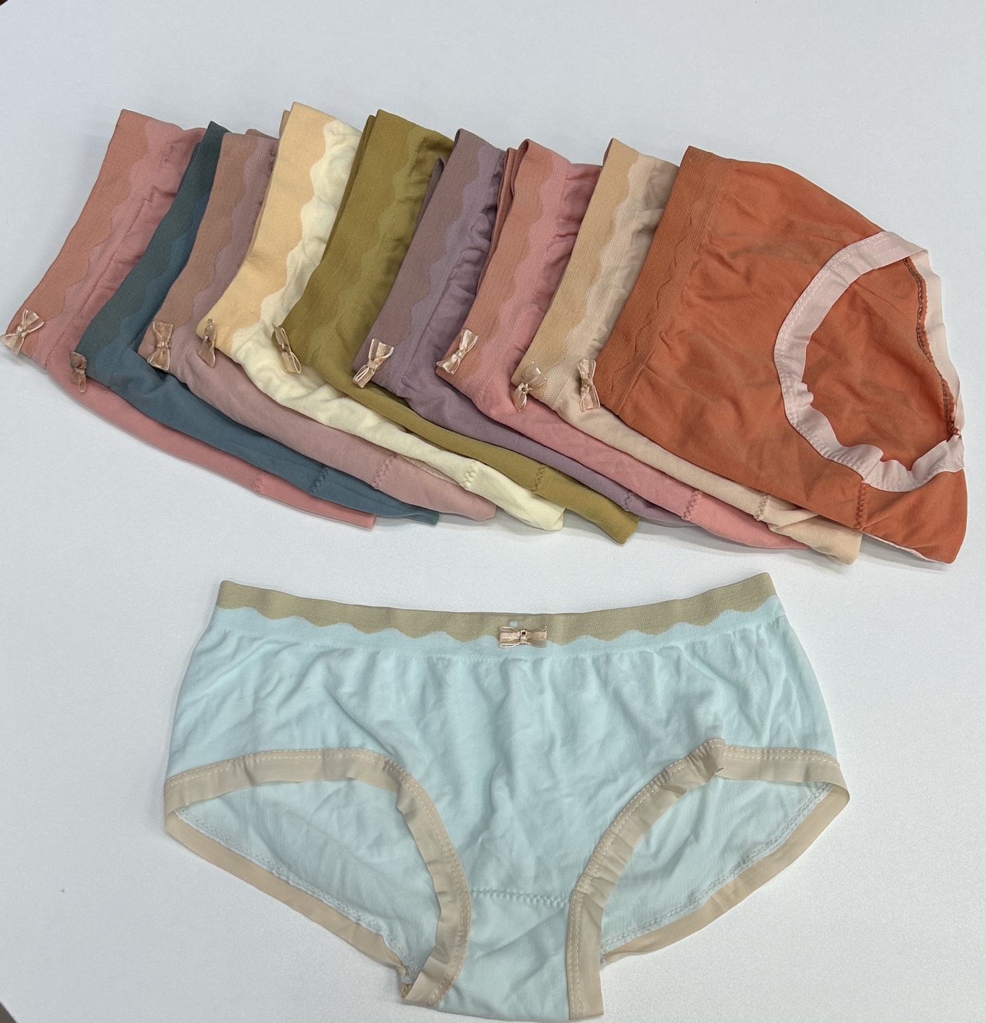 1288# Export Middle East and Africa Underwear for Women, Antibacterial high-waisted, seamless, hip-lifting, slightly tapered, sexy, comfortable and breathable women's triangle pants QNI Application Scenario