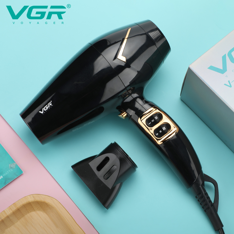 VGR Cross-border High-power Hair dryer, Home smart temperature-controlled hair care, hair salon, Hairstylist V-423 Application Scenario