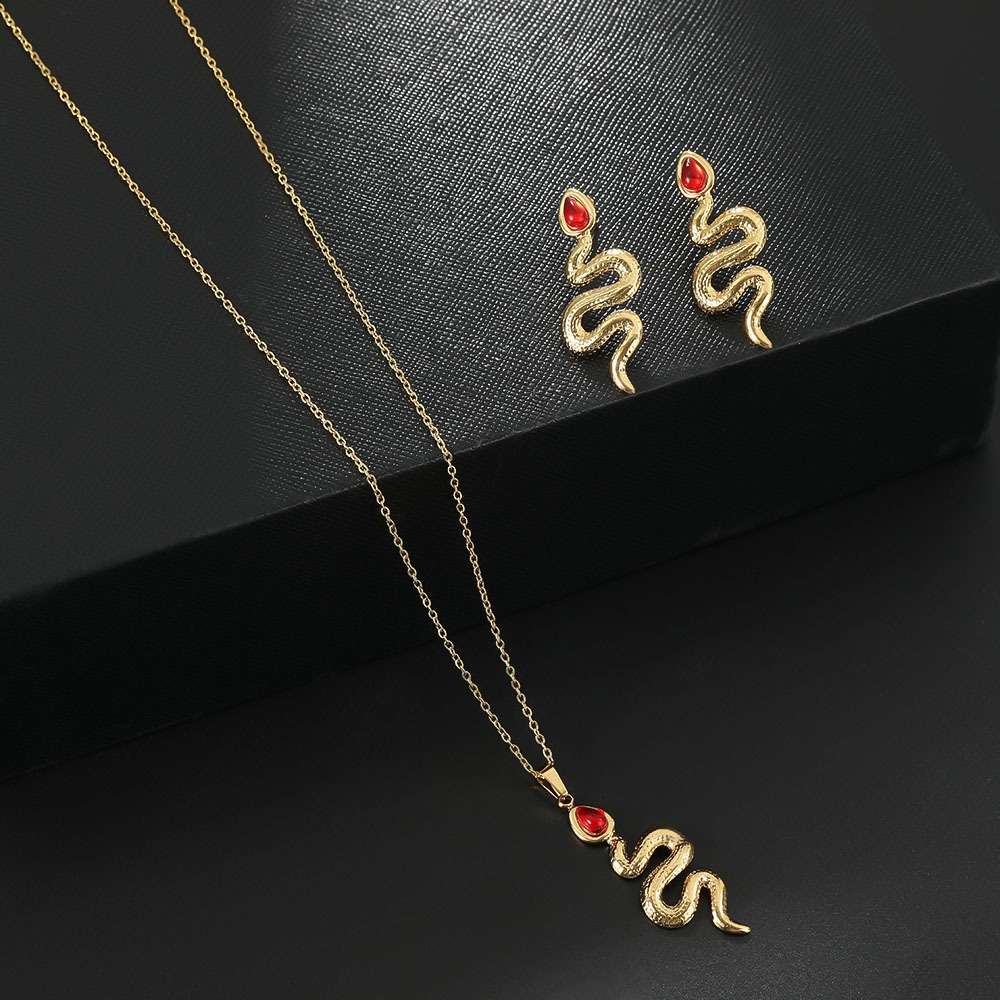 Oil pressure exaggerated set earrings and necklace set, foreign trade oil-dripping zircon fashionable women's earrings and necklace set bestseller recommendation Application Scenario
