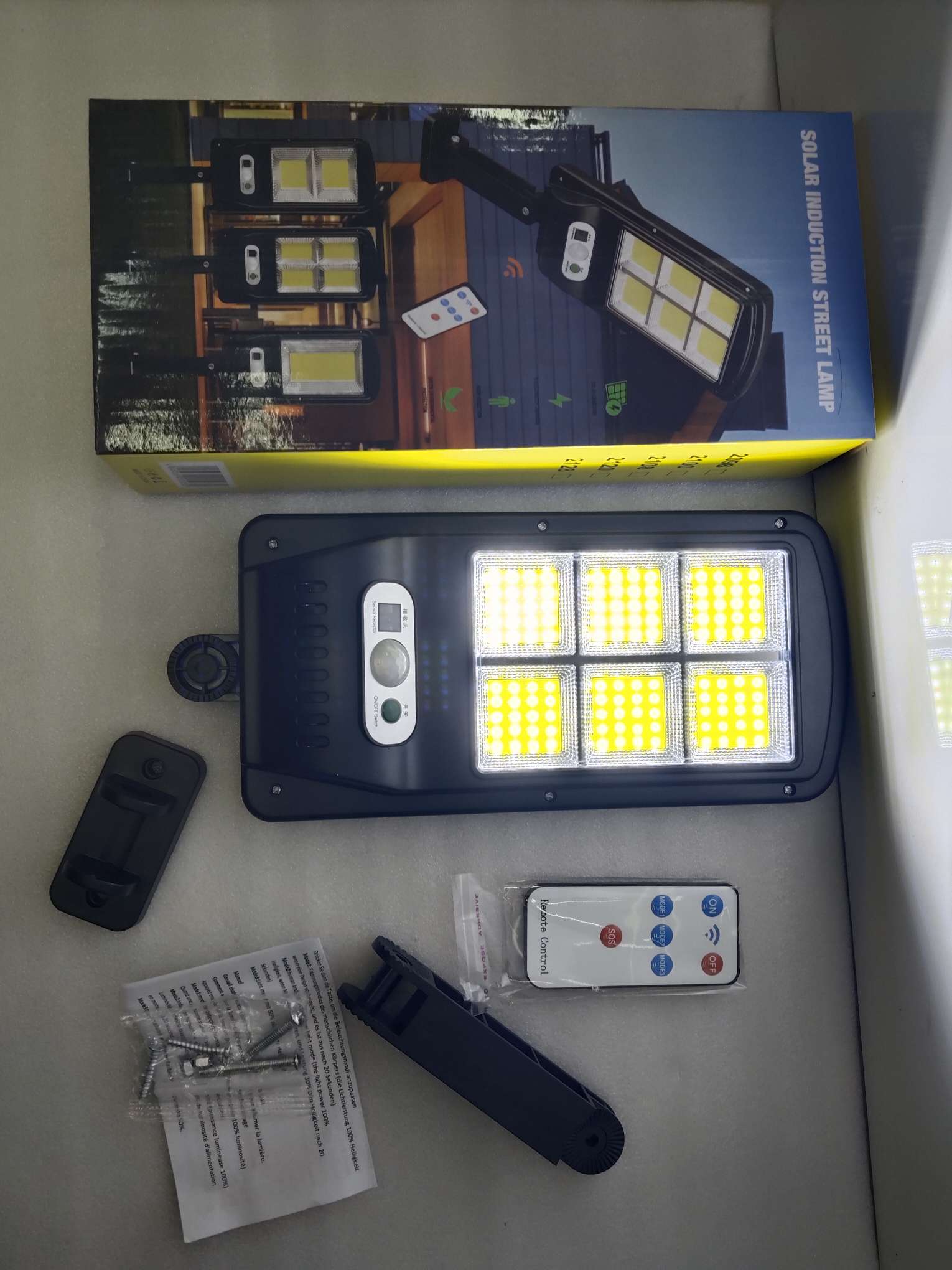 6C0B太阳能庭院灯产品图