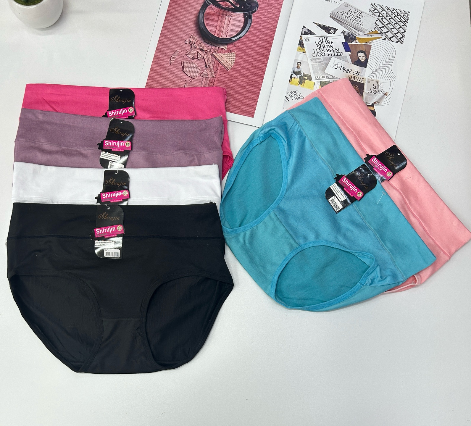 101 Foreign Trade Export Middle East and Africa Women's large-sized underwear in solid color in stock, mid-waist women's triangle pants QNI Item Picture