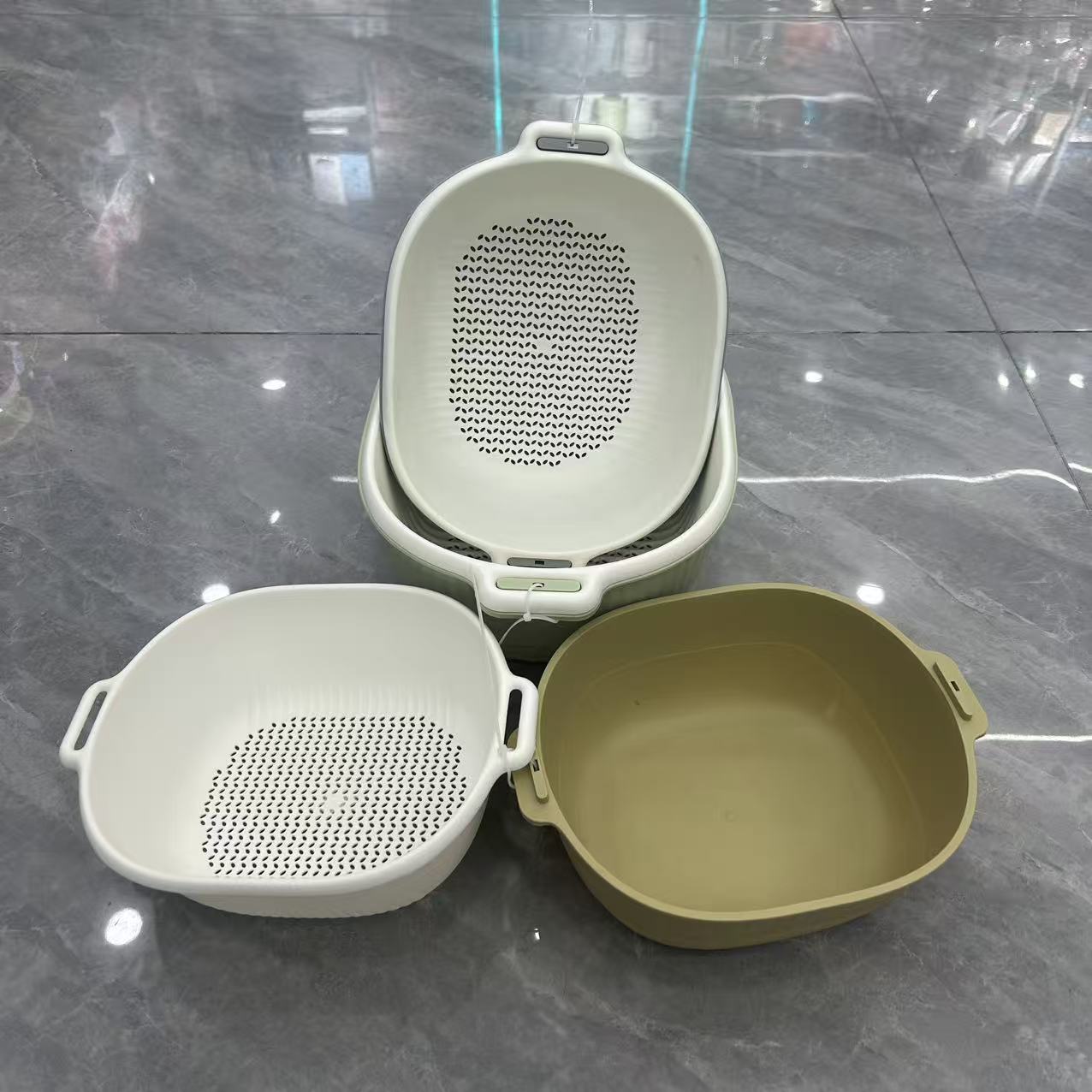 Zhenxing Double-layer draining basket, kitchen storage basket, water filter basket, fruit basket, multi-functional double-layer draining basket available in three sizes: small, medium and large. The multi-functional draining basket can be used for washing rice and vegetables Application Scenario