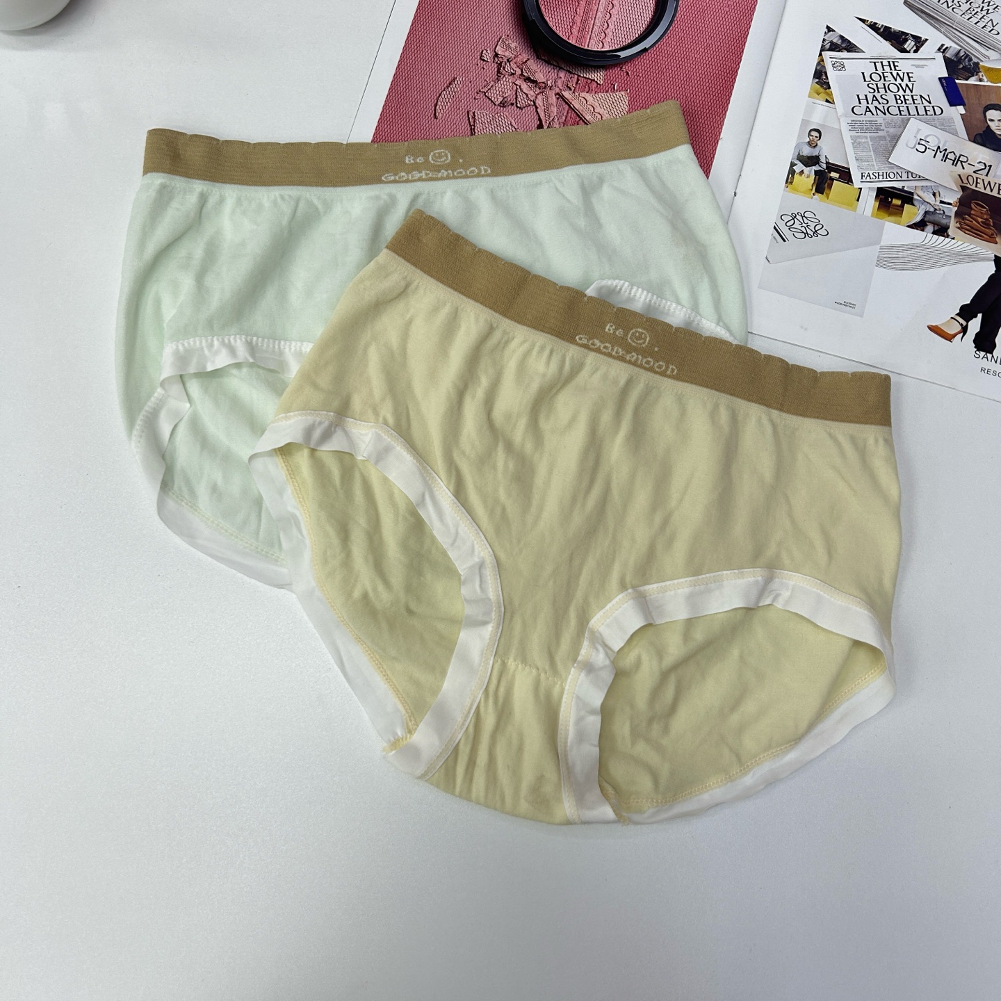 1493# Export to the Middle East and Africa in stock: Smiling, traceless, mid-low waist bag, elastic buttocks, women's inner pants, simple letter waist, breathable, resistant and skin-friendly women's triangle pants QNI Specification drawing