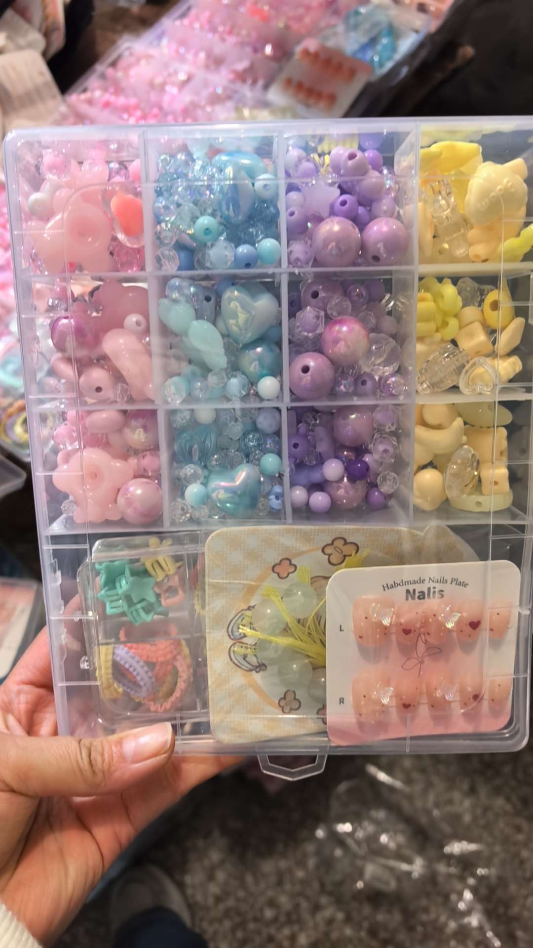 时尚简约多彩DIY手工串珠大礼盒
百搭配件多款选择适合日常佩戴多样风格细节图