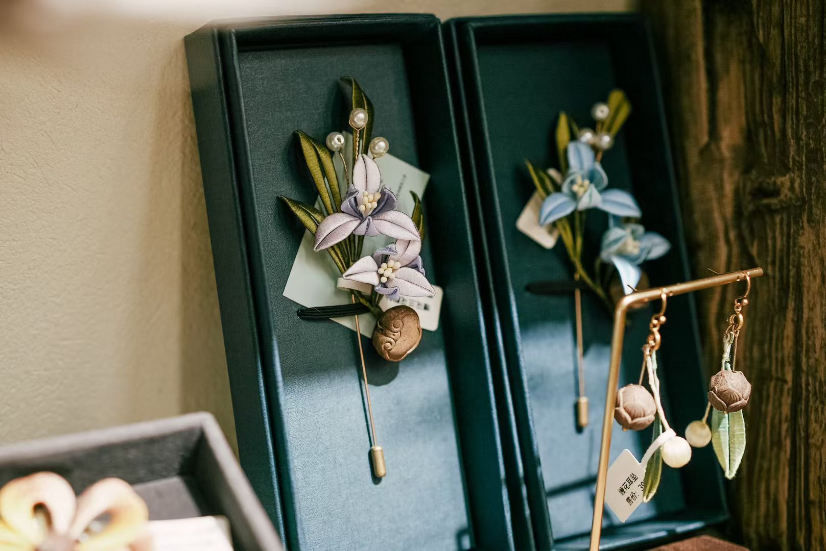 双非遗缠花胸针