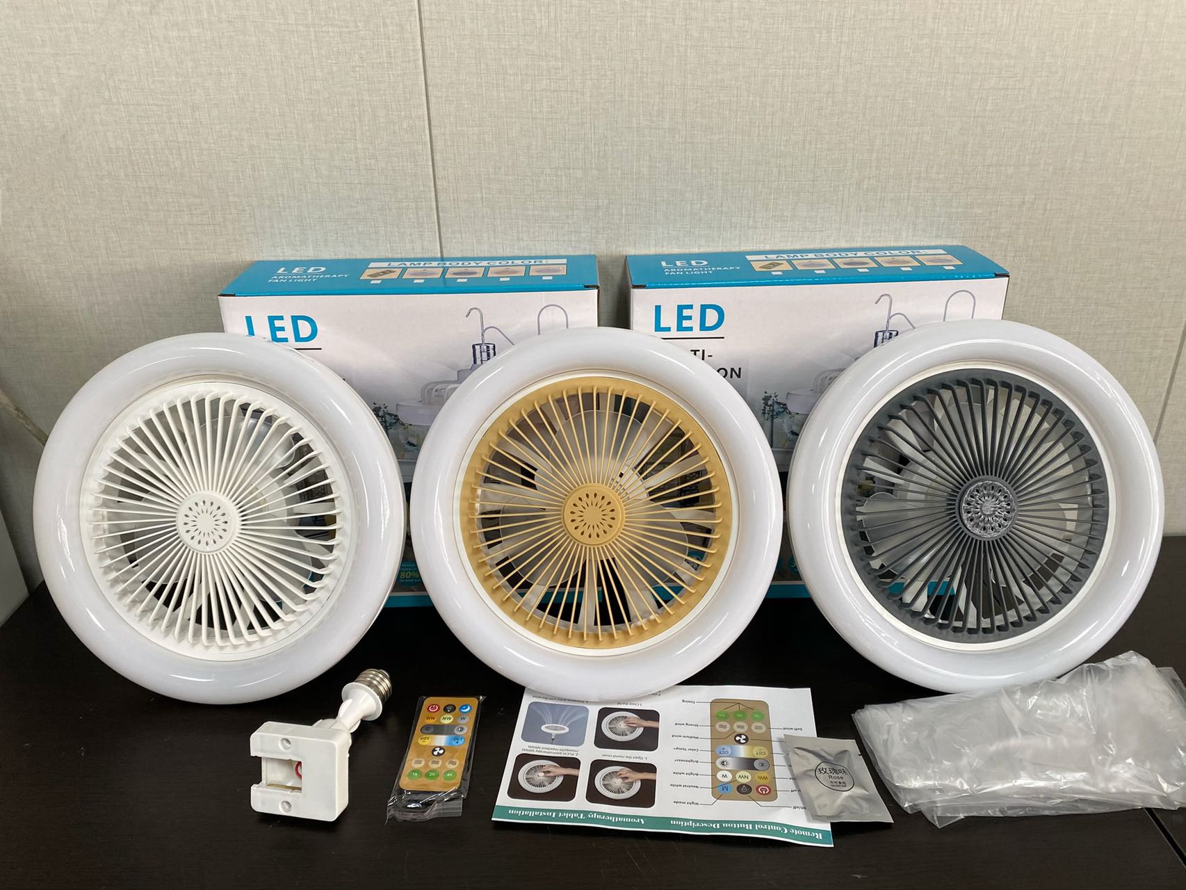 Three-blade fan aroma diffuser lamp, multi-functional small fan, household lighting small fan
