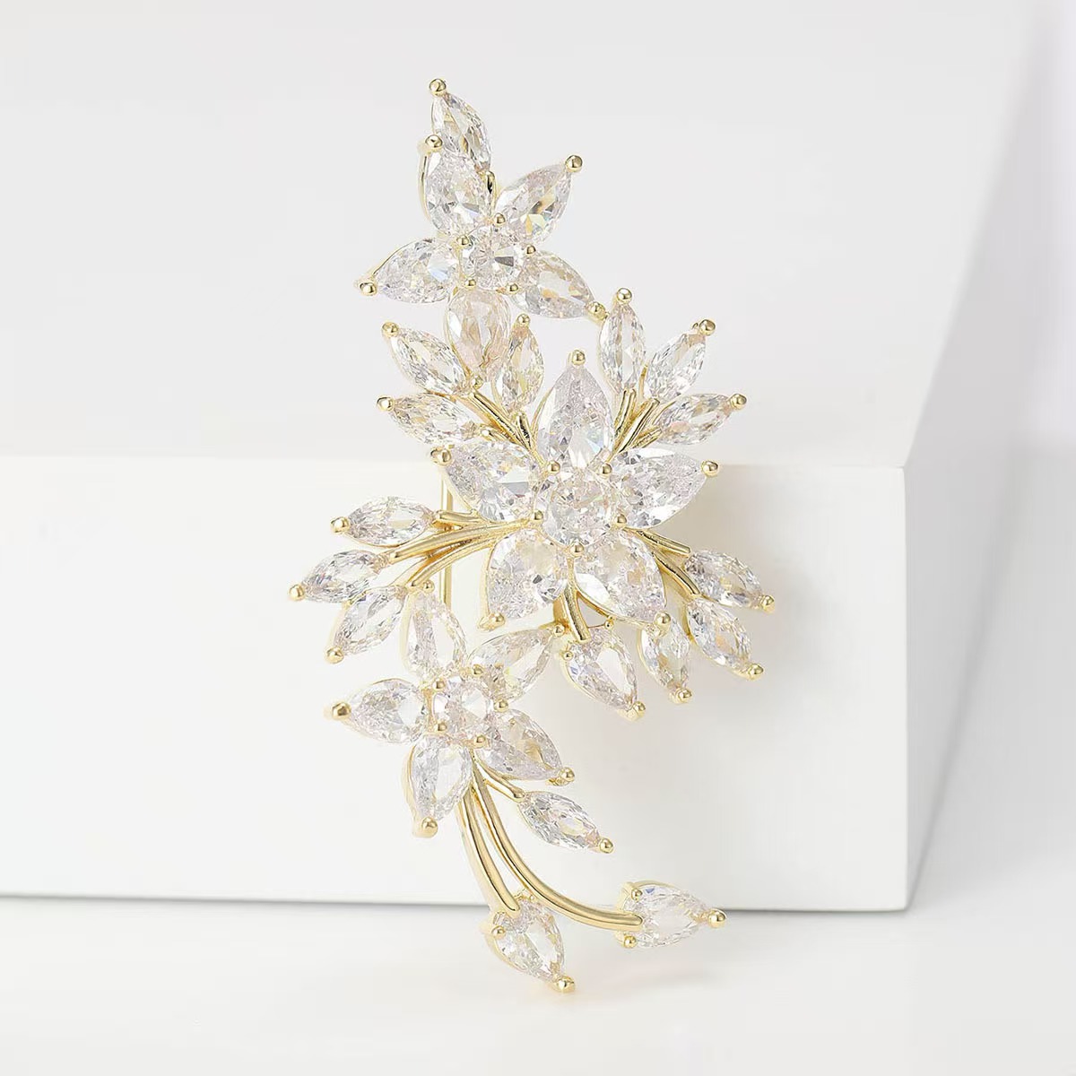 New high-end crystal plum blossom brooch, slightly inlaid zircon, elegant brooch, light luxury clothing, large collar brooch pic 2