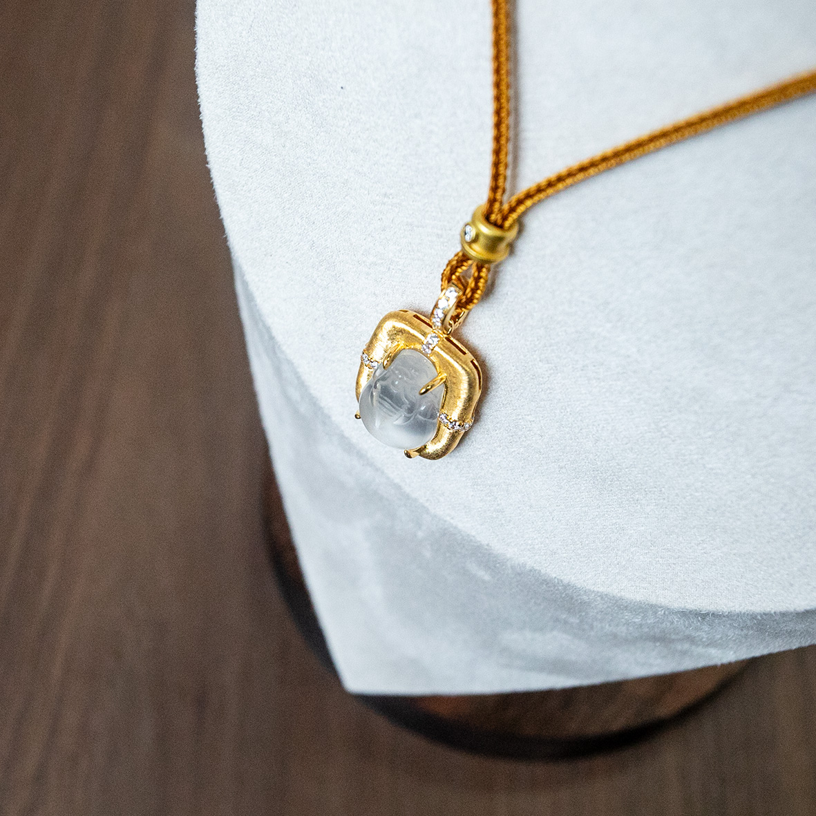 Hand-carved Hetian jade gold-wrapped silver pendant necklace, fashionable and simple, long lanyard accessory for women, elegant and versatile details Picture