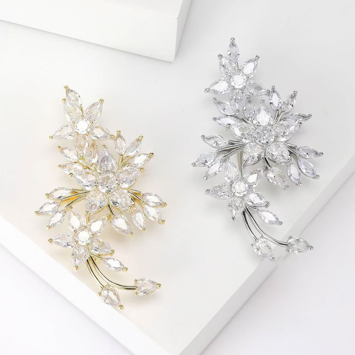 New high-end crystal plum blossom brooch, slightly inlaid zircon, elegant brooch, light luxury clothing, large collar brooch details Picture