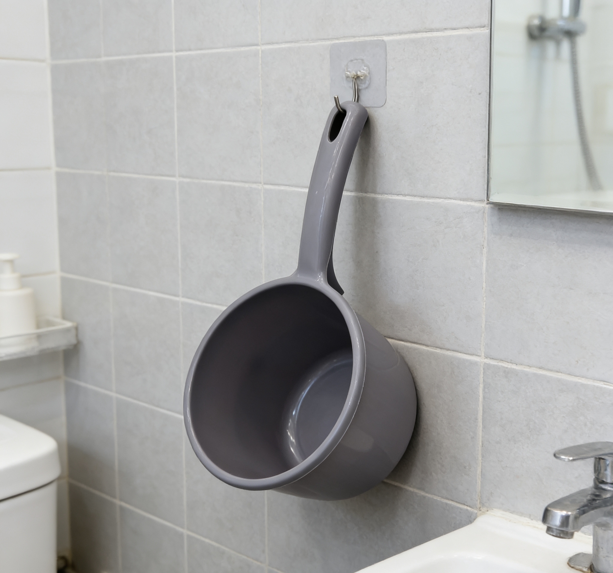 Thickened plastic ladle with hanging hole, long-handled ladle, kitchen and bathroom household, durable ladle, shampoo ladle details Picture