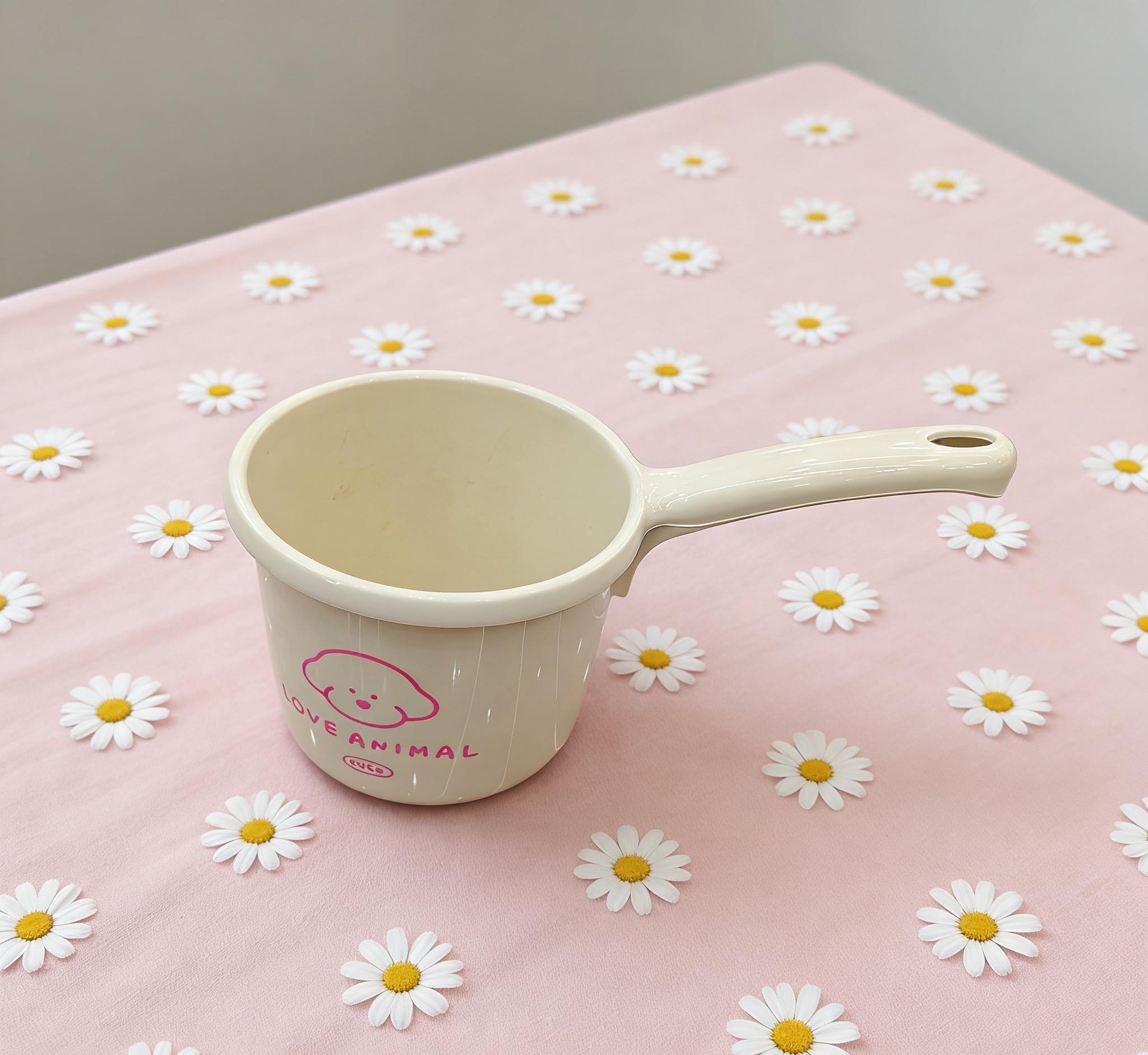 Household cute cartoon plastic ladle with hanging hole kitchen long handle ladle bathroom children 's hair washing special cute 水舀子 wholesale Specification image