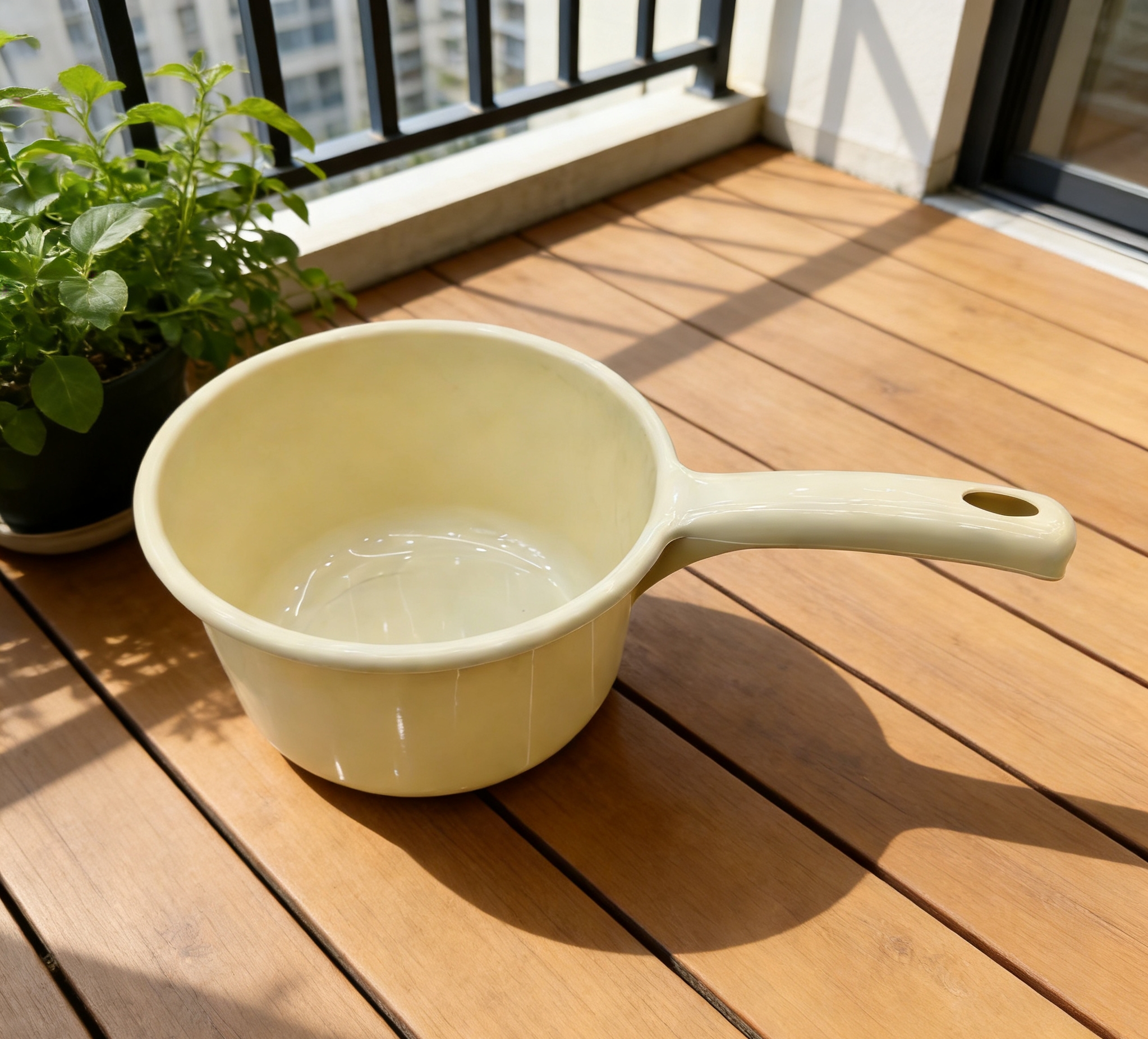 Thickened plastic ladle with hanging hole, long-handled ladle, kitchen and bathroom household, durable ladle, shampoo ladle details Picture