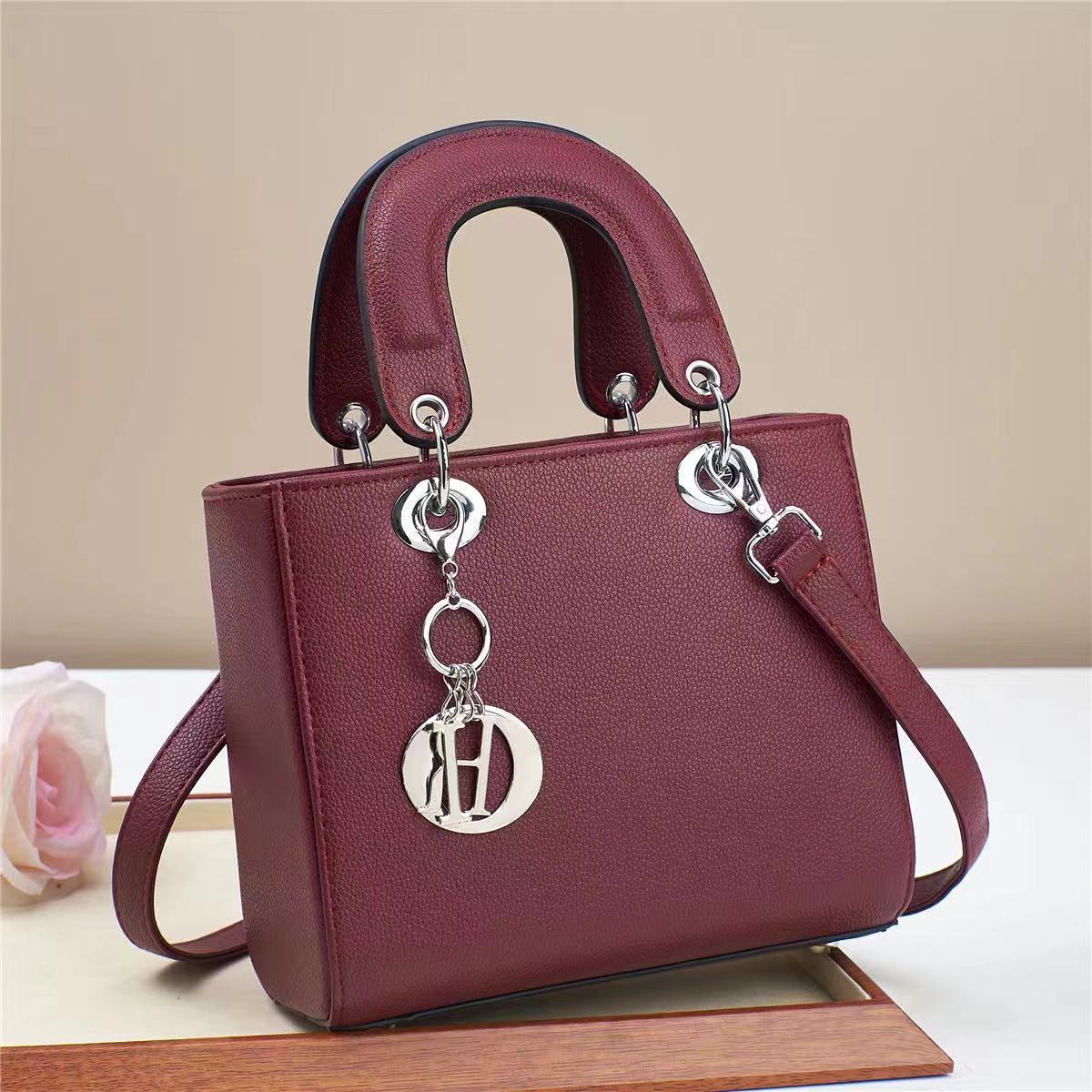 真皮女包/真皮包/真皮包女/皮包/迪奥戴妃包白底实物图