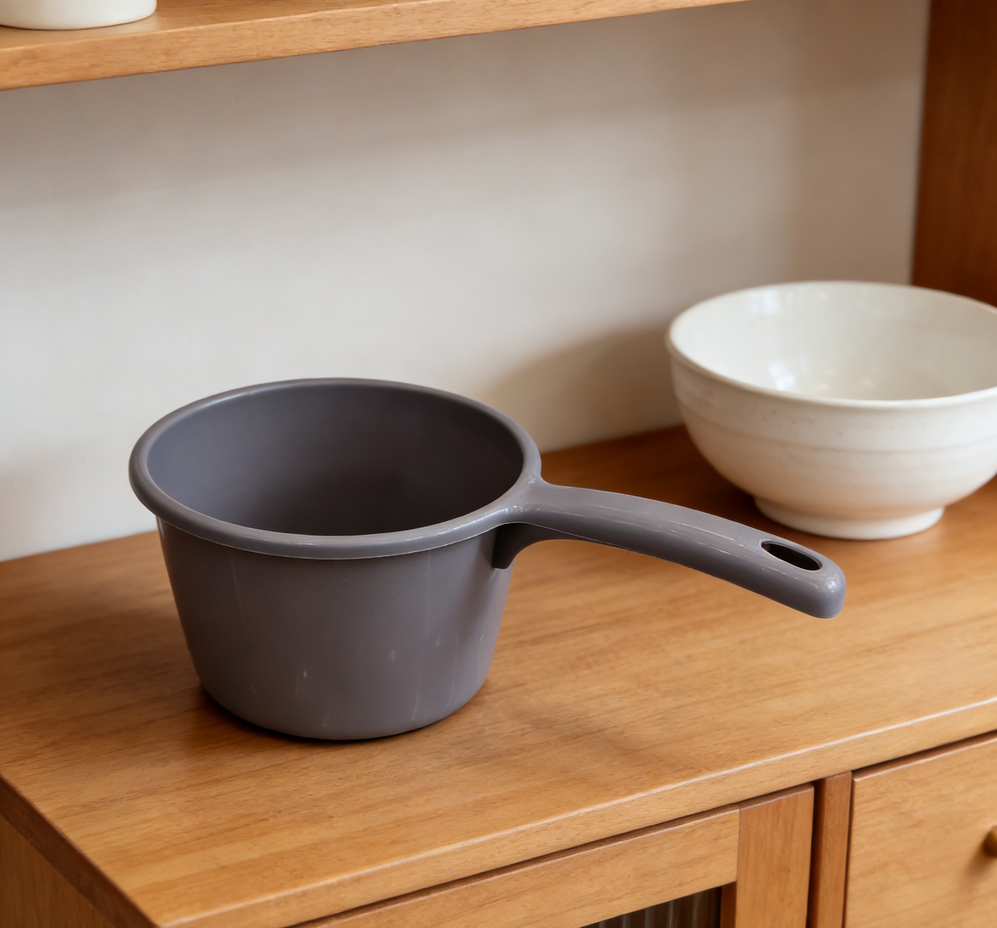 Thickened plastic ladle with hanging hole, long-handled ladle, kitchen and bathroom household, durable ladle, shampoo ladle Specification image