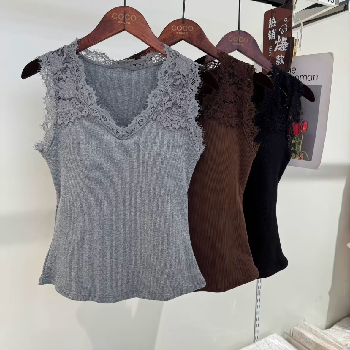 The new lace sexy V-neck wide-band slimming vest, women's one-piece cup, comfortable base layer and strappy top are trendy Specification image