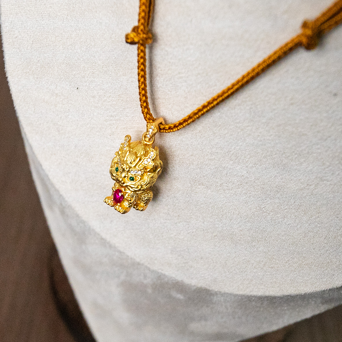 Golden PI Xiu pendant necklace pendant, gold wrapped silver jewelry details Picture