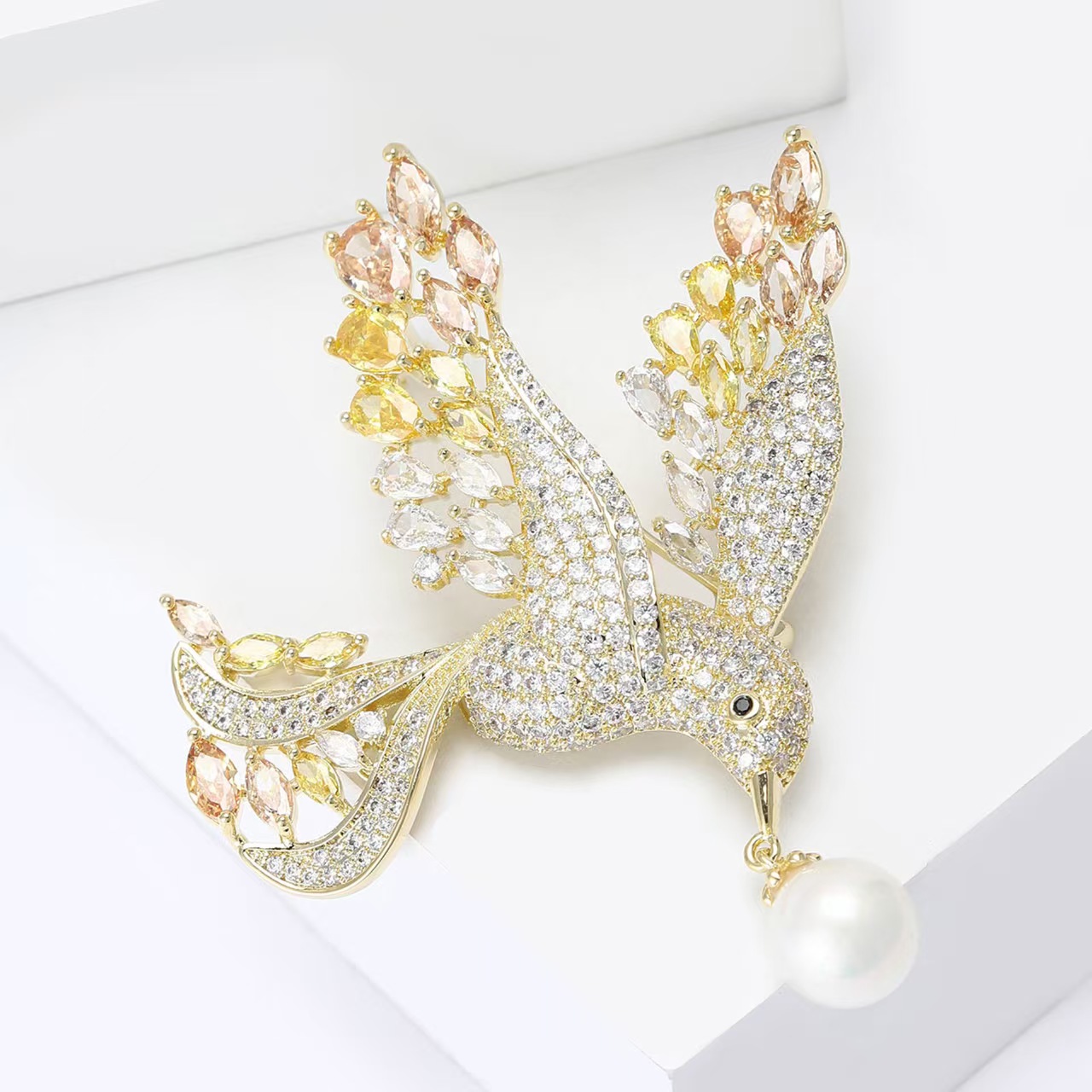 Cross-border European and American products, including pearl bird brooches, brooches, anti-exposure pins, and high-end classical feminine clothing accessories Specification image