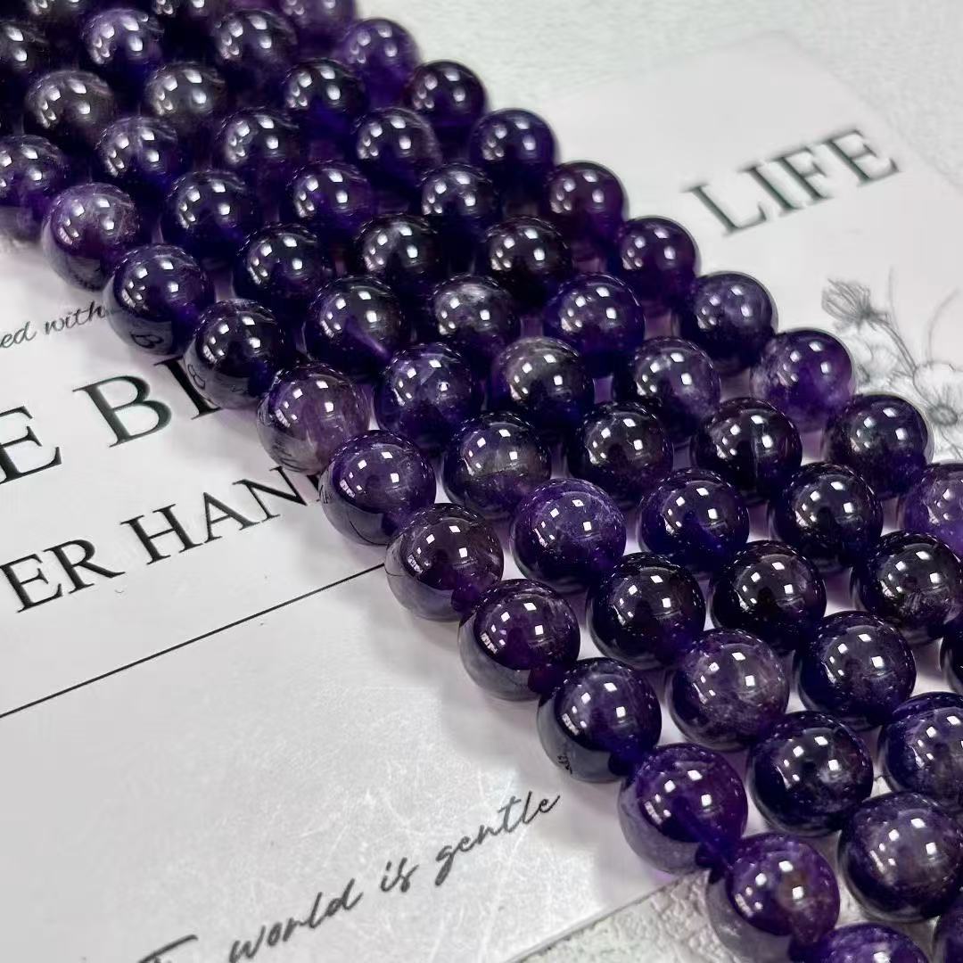 Natural amethyst beads, a whole piece of 6/8/10/mm, with a natural color, are scattered crystal beads for bracelets