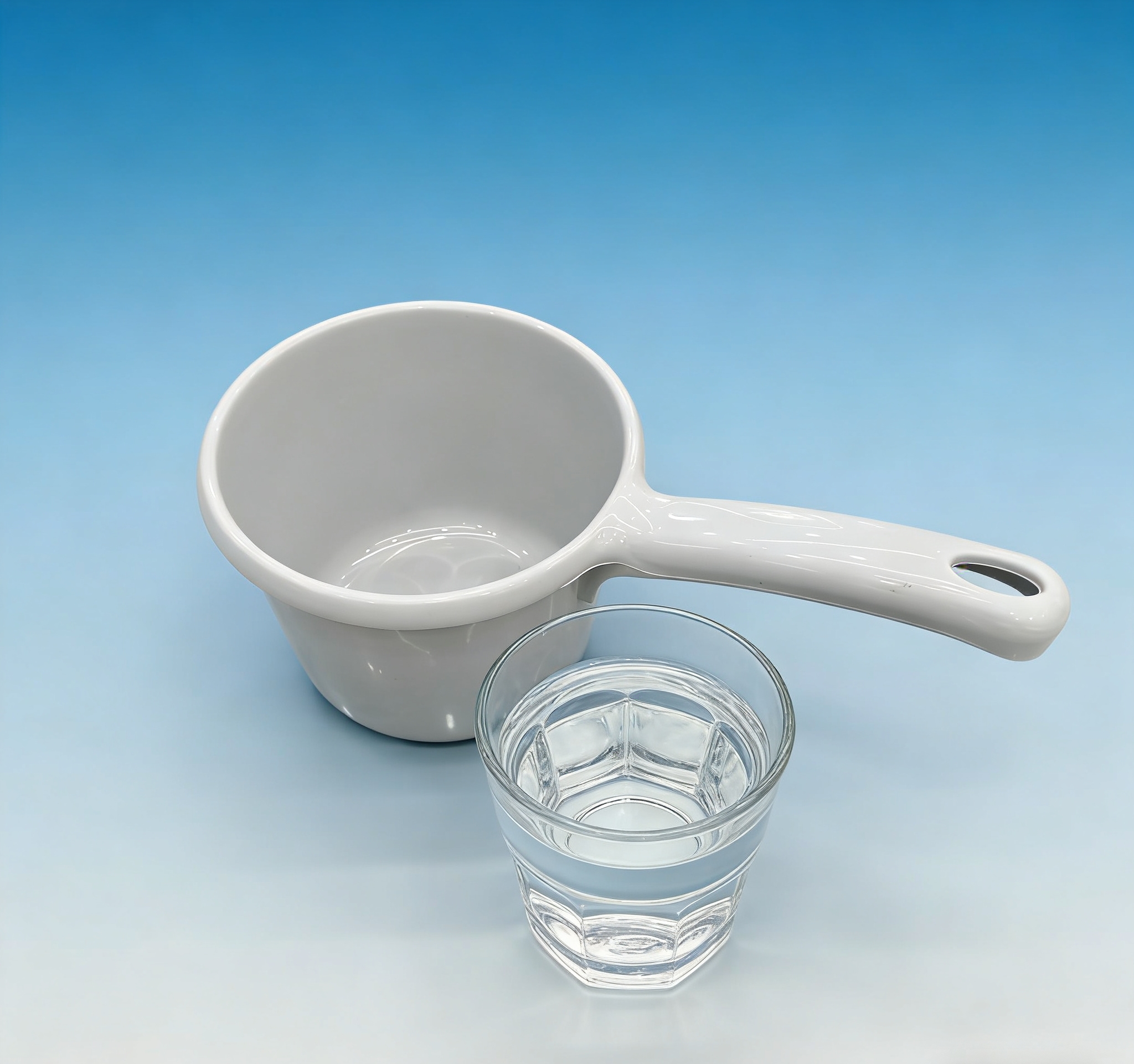 Household thickened plastic ladle, kitchen multi-functional long-handled ladle, bathroom shampoo ladle, food-grade thickened and deepened 水舀子 Specification image