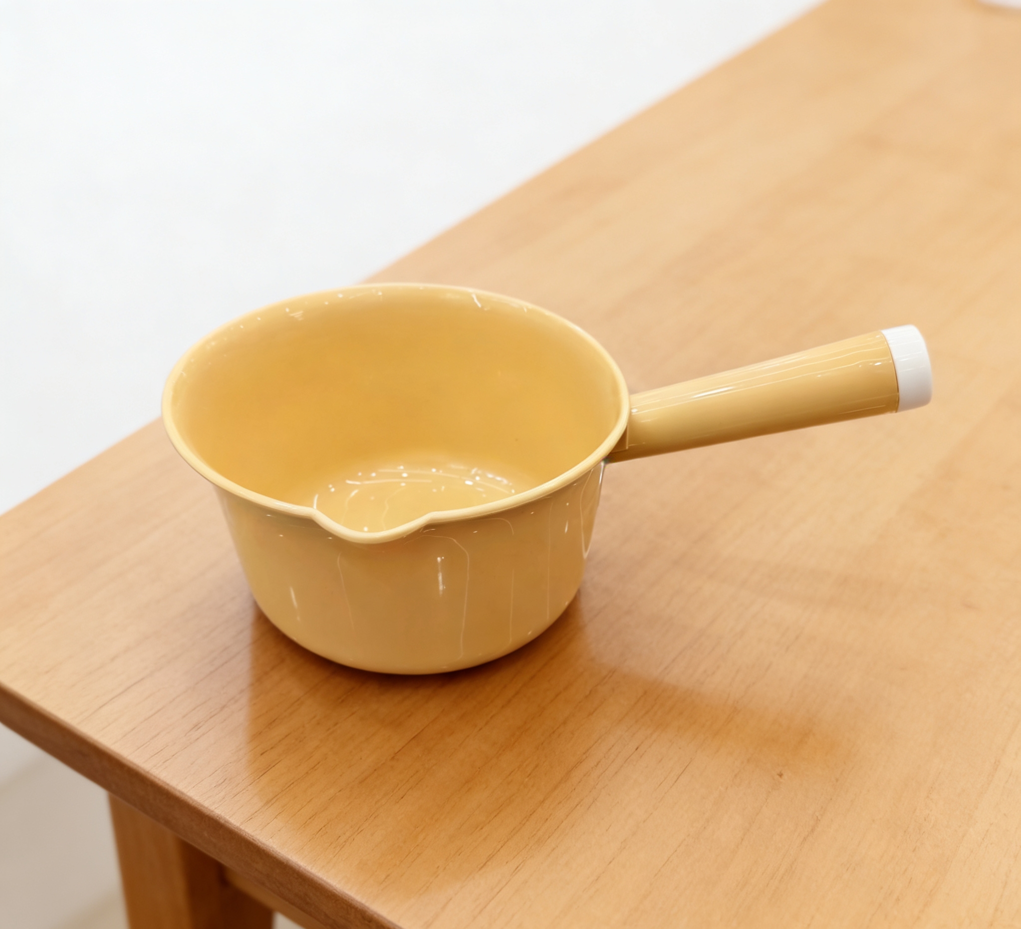 Wholesale of household thickened plastic water ladles with flow diversion outlets, long-handled anti-slip water spoons, multi-functional water ladles for kitchens and bathrooms, and hair washing ladles details Picture