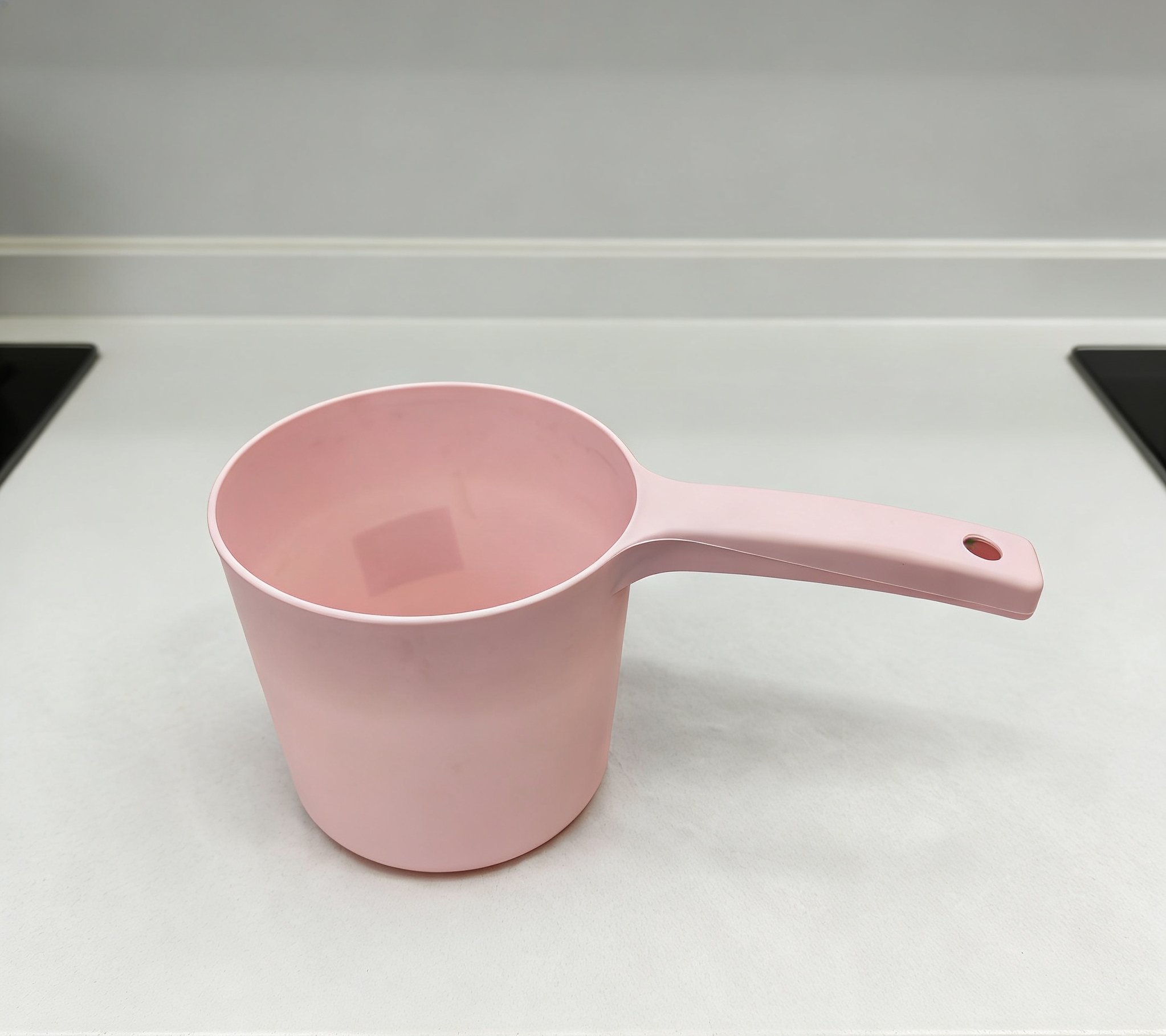 Macaron powder thickened plastic ladle with hanging hole, long-handled ladle, kitchen and bathroom household ladle, shampoo ladle wholesale details Picture