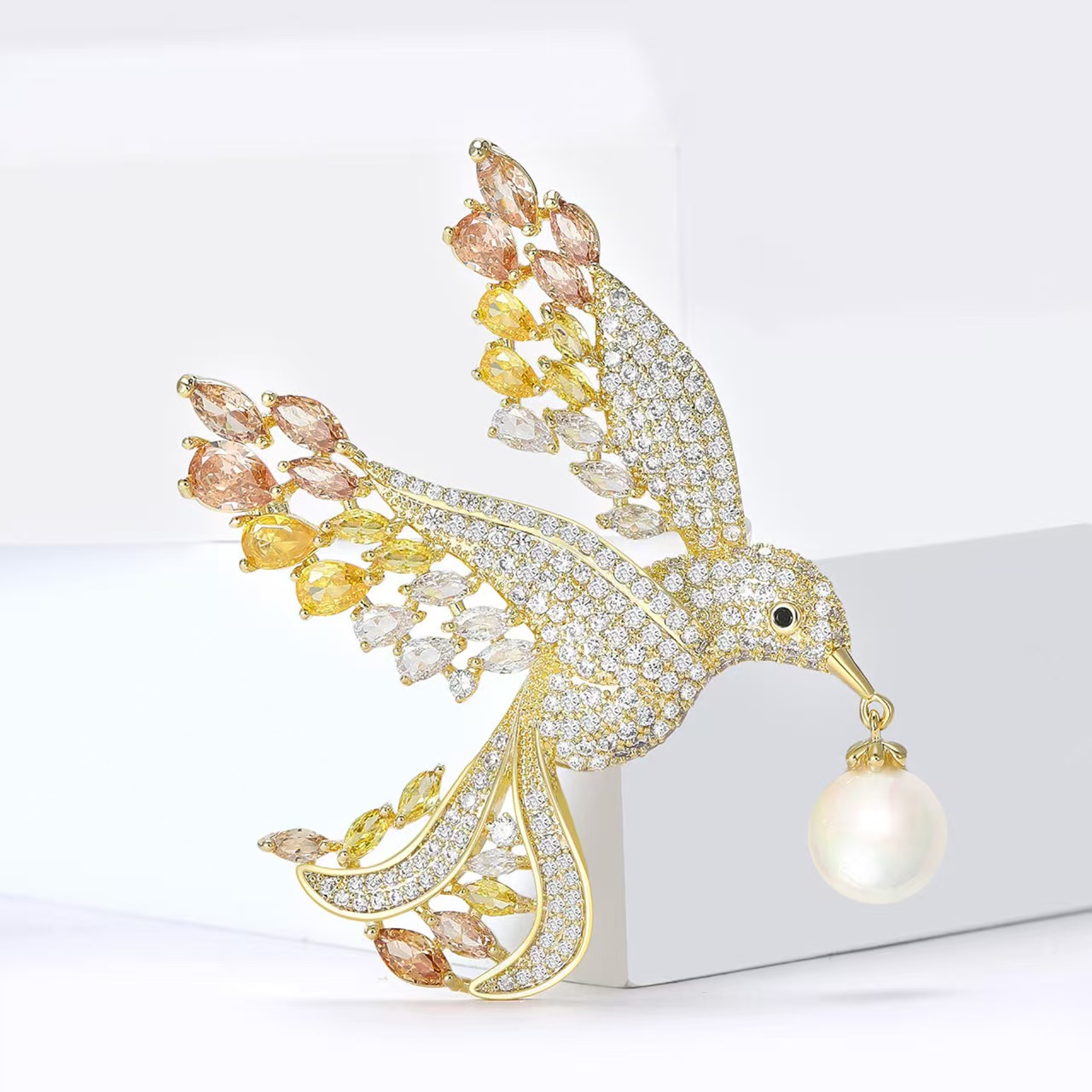 Cross-border European and American products, including pearl bird brooches, brooches, anti-exposure pins, and high-end classical feminine clothing accessories