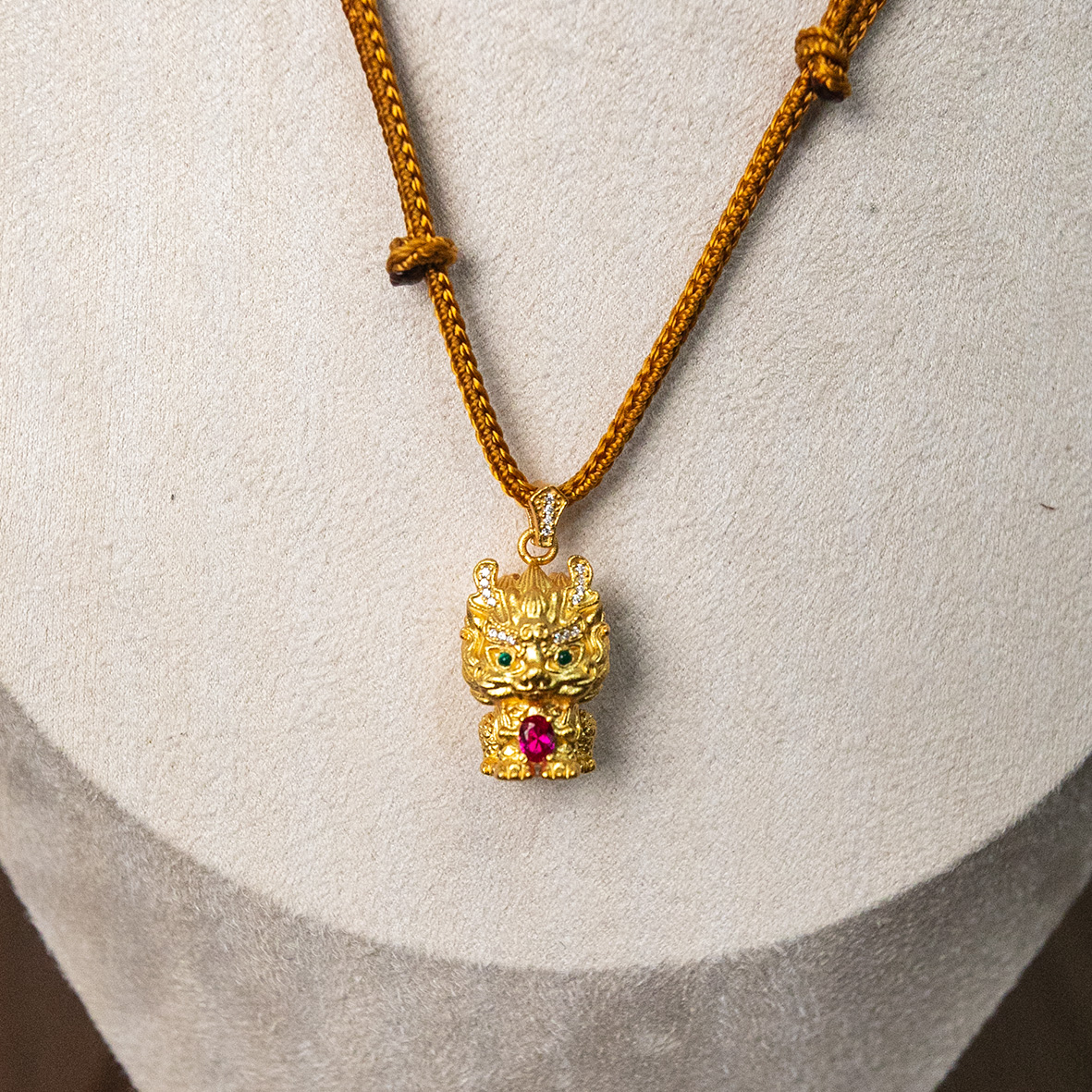 Golden PI Xiu pendant necklace pendant, gold wrapped silver jewelry Application Scenario