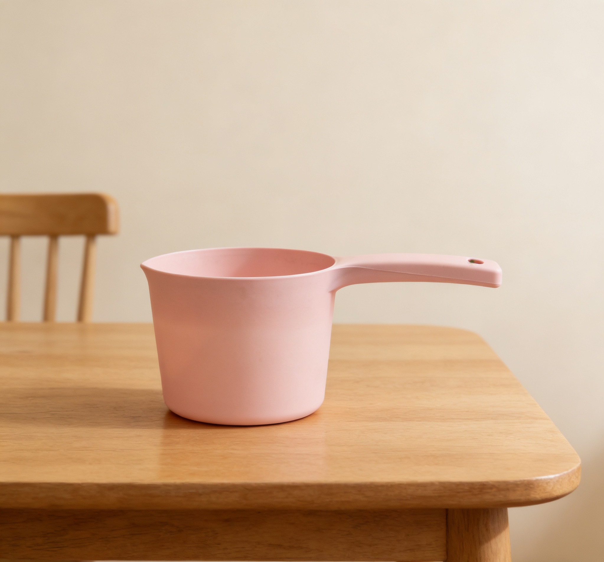 Macaron powder thickened plastic ladle with hanging hole, long-handled ladle, kitchen and bathroom household ladle, shampoo ladle wholesale