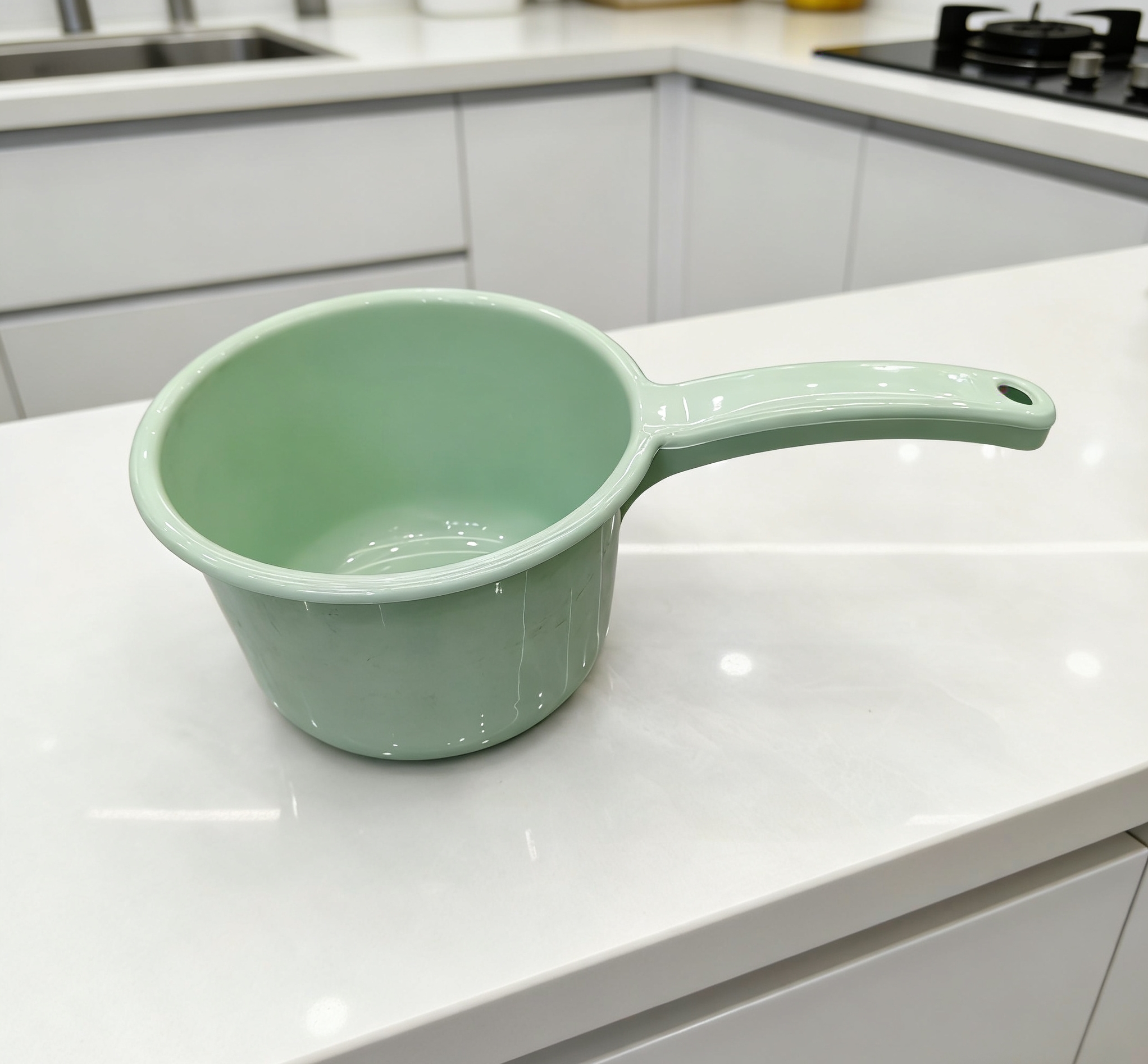 Household high-appearancelevel mint green plastic ladle with hanging hole, long handle, anti-slip, kitchen water ladle, bathroom hair washing special water spoon