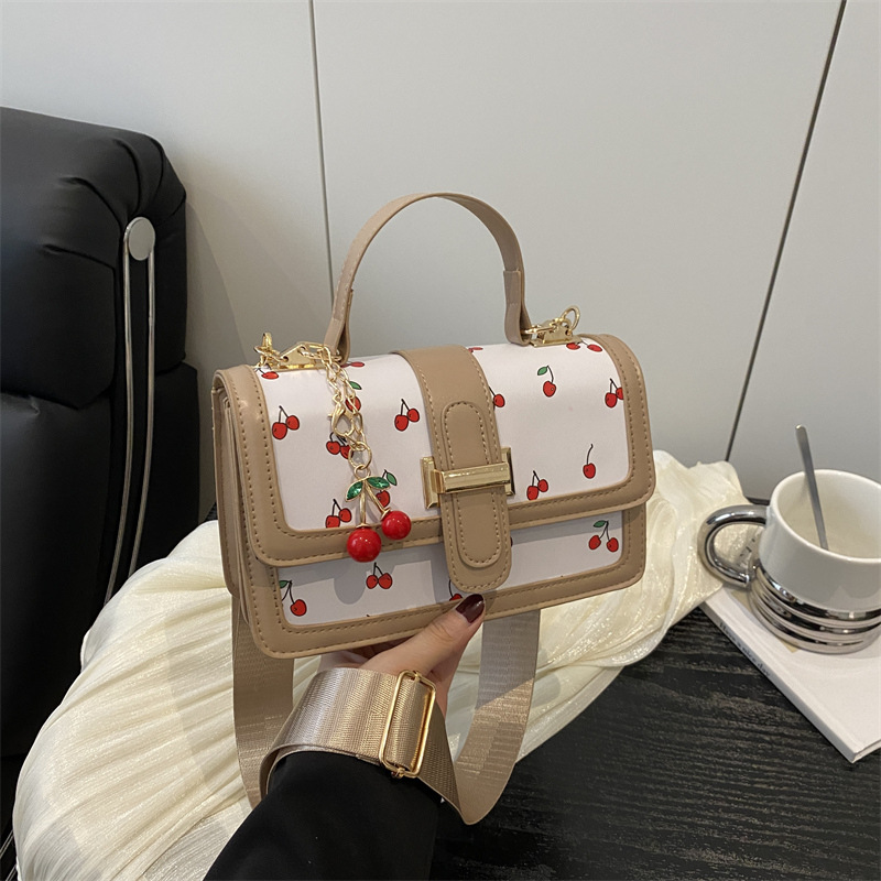 真皮女包/真皮包/真皮包女/皮包/迪奥戴妃包白底实物图