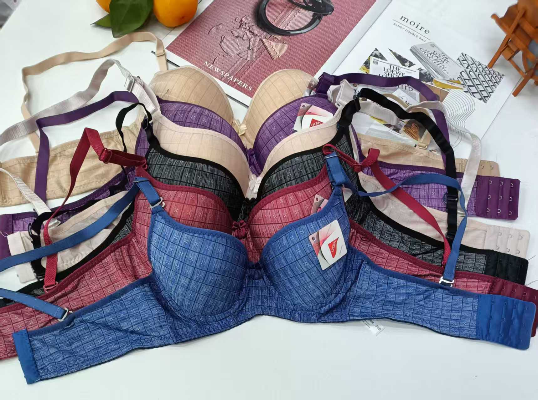 Model 189# is an export sports bra for the Middle East and Africa region. It is a large-sized women's bra with lifting, gathering, comfort and steel ribs, QNI Specification drawing