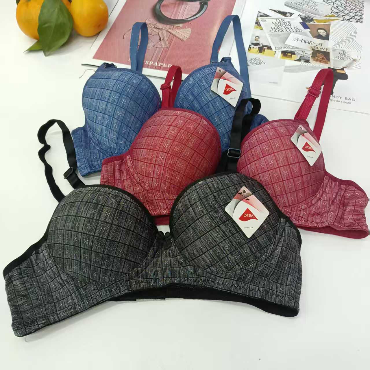 Model 189# is an export sports bra for the Middle East and Africa region. It is a large-sized women's bra with lifting, gathering, comfort and steel ribs, QNI details Picture