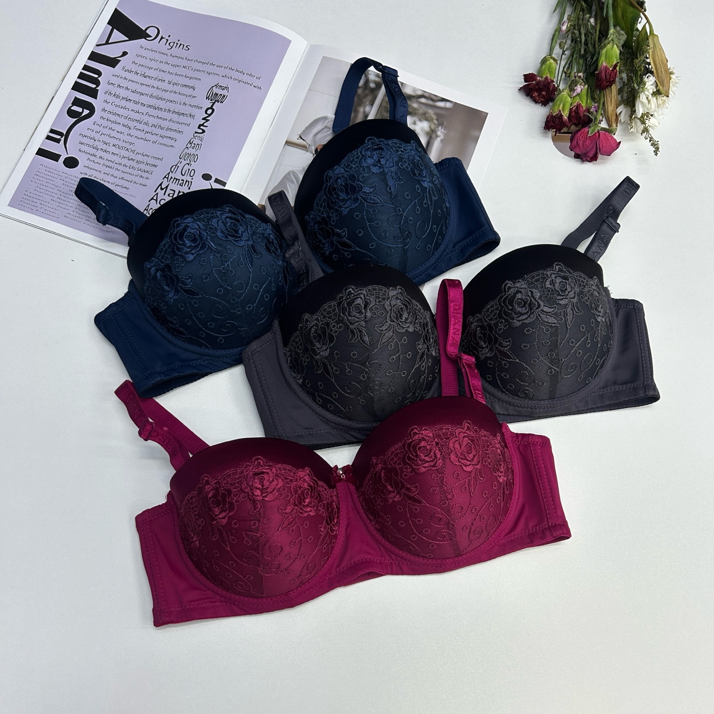 Model 537# is a large-sized women's sports bra for export to the Middle East and Africa, gathering comfort and lifting. Model C women's bra QNI details Picture