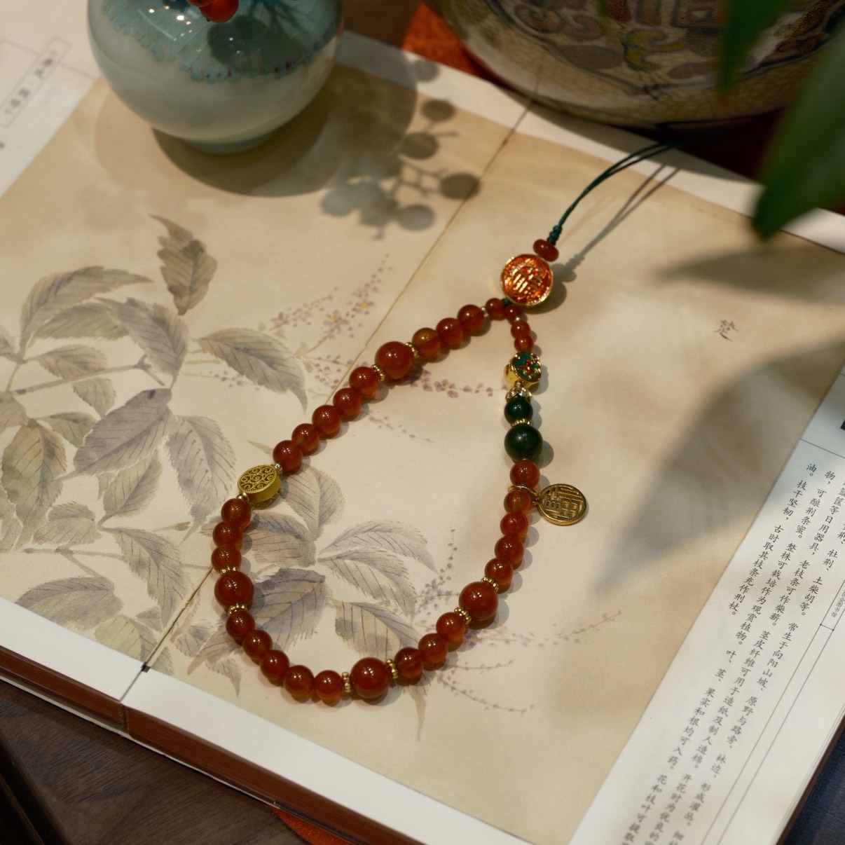 New Chinese-style traditional Chinese style red agate mobile phone chain, pure hand-woven jewelry, versatile daily mobile phone pendant