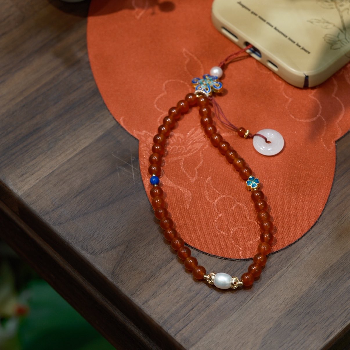 新年款国风红玛瑙手机链纯手工编织饰品新中式日常百搭手机挂链