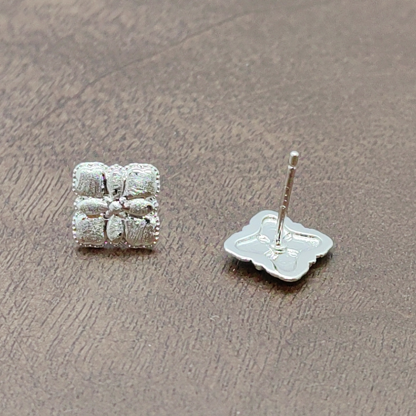 Brushed four-leaf square ear stud silver needle Application Scenario