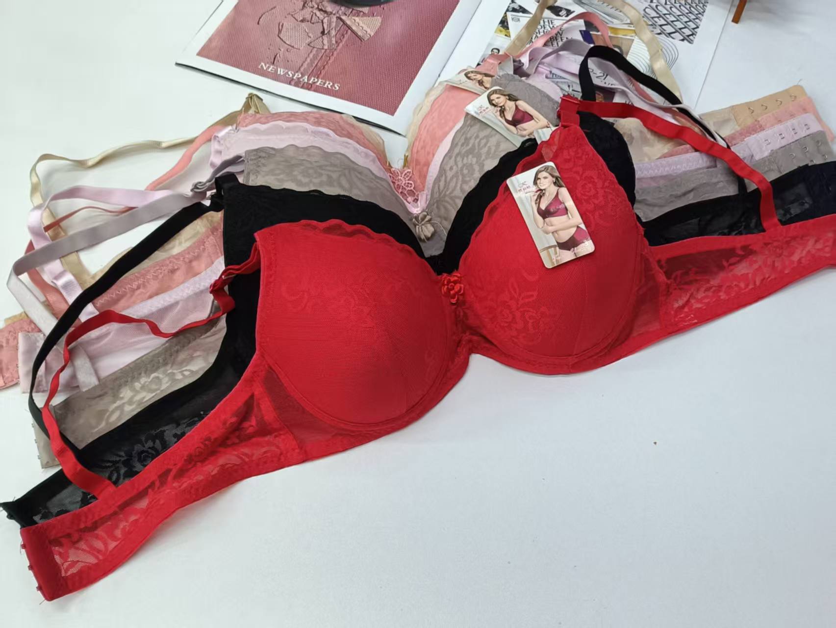 The 225# style of large-sized bras and undergarments for women exported to the Middle East and Africa are gathered together for a comfortable and reinforced sports bra for women, QNI Specification drawing