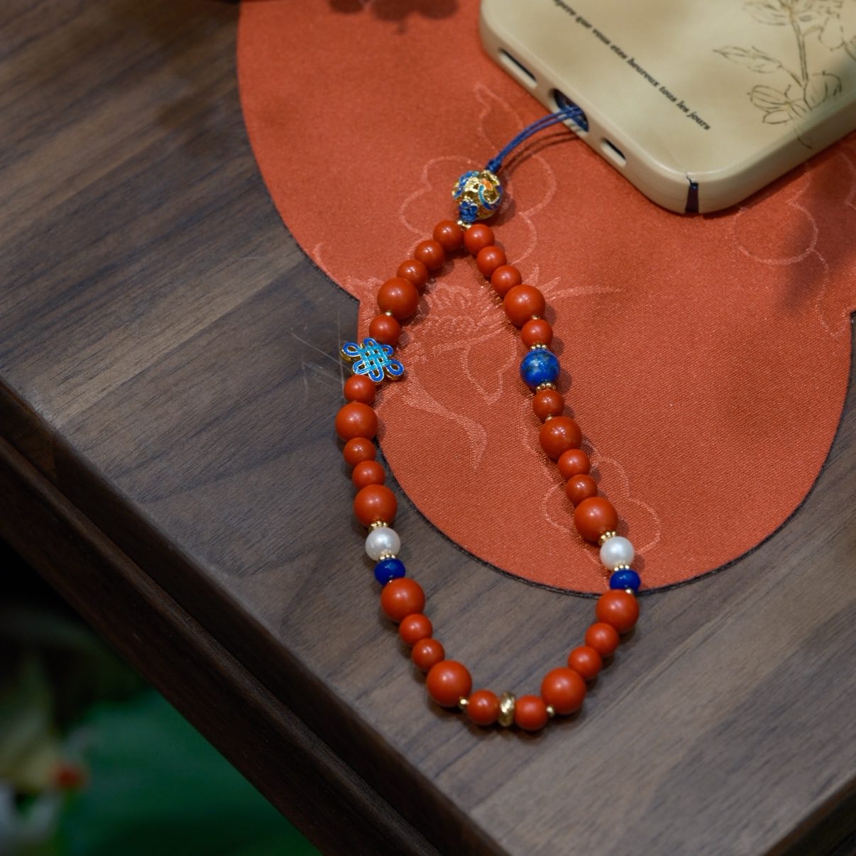 Red cinnabar mobile phone pendant for the New Year, hand-woven new Chinese-style mobile phone pendant details Picture