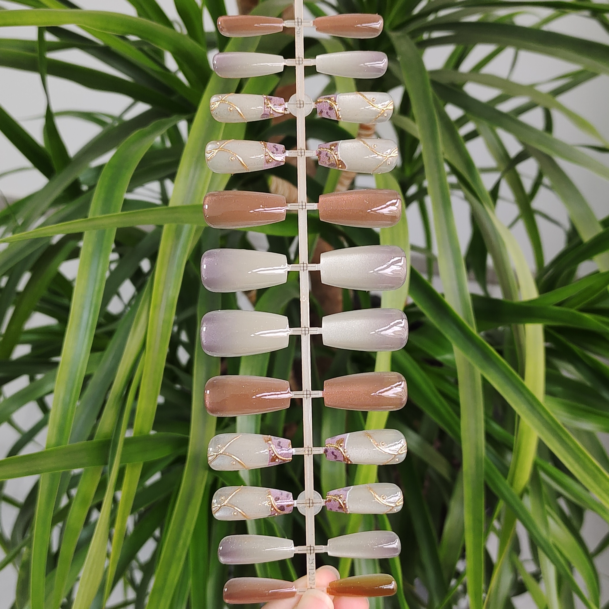 24 PCS PRESS ON NAIL TIPS MEDIUM COFFIN CAT EYE AND PRINTING CRAFT 3D GEL NAIL WITH LINES AND DOT PATTERN full figure