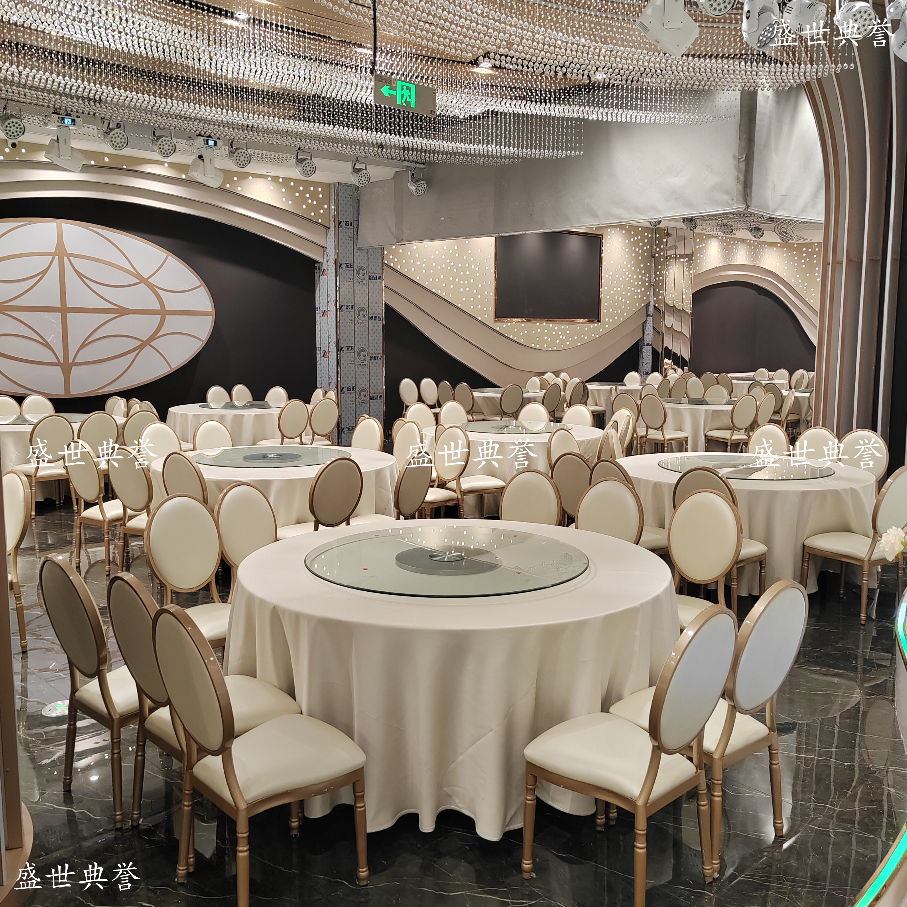 Dandong International Banquet Center dining tables and chairs, hotel banquet hall wedding banquet round-back chairs, hotel theme wedding dining chairs Application Scenario