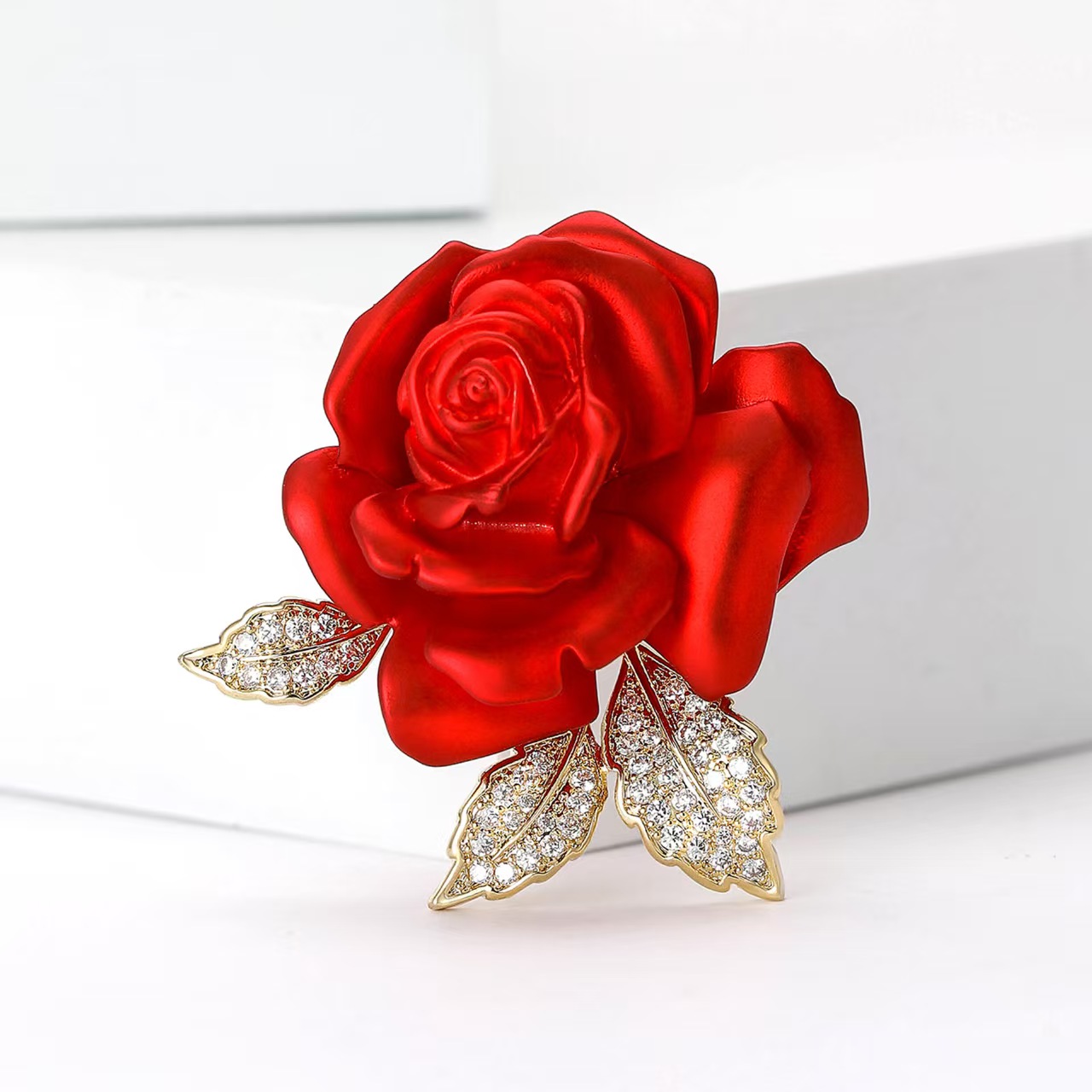 New light luxury high-end copper zircon rose brooch, elegant and refined lady's suit coat brooch accessory