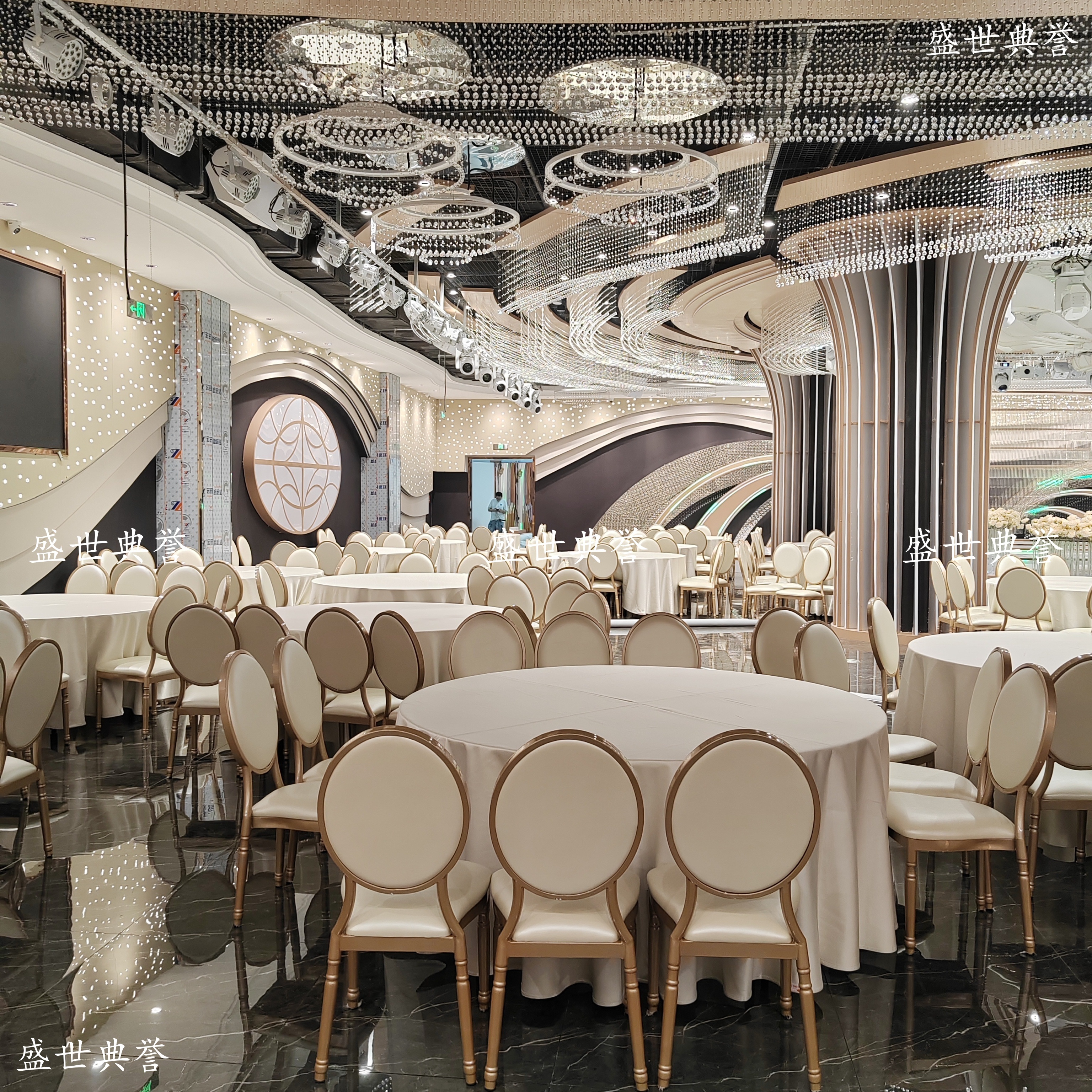 餐饮桌椅白底实物图